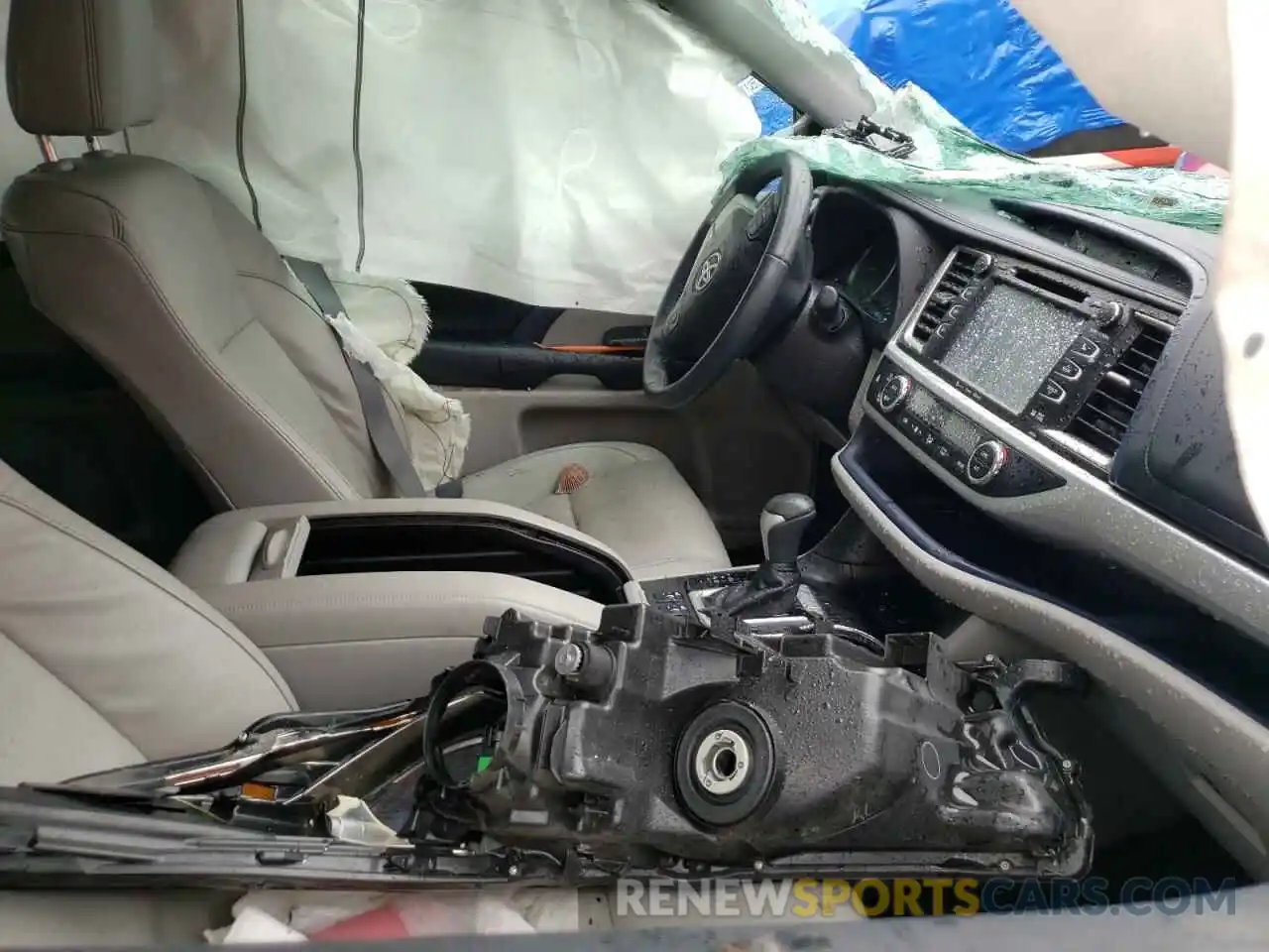 5 Photograph of a damaged car 5TDJZRFH8KS702899 TOYOTA HIGHLANDER 2019