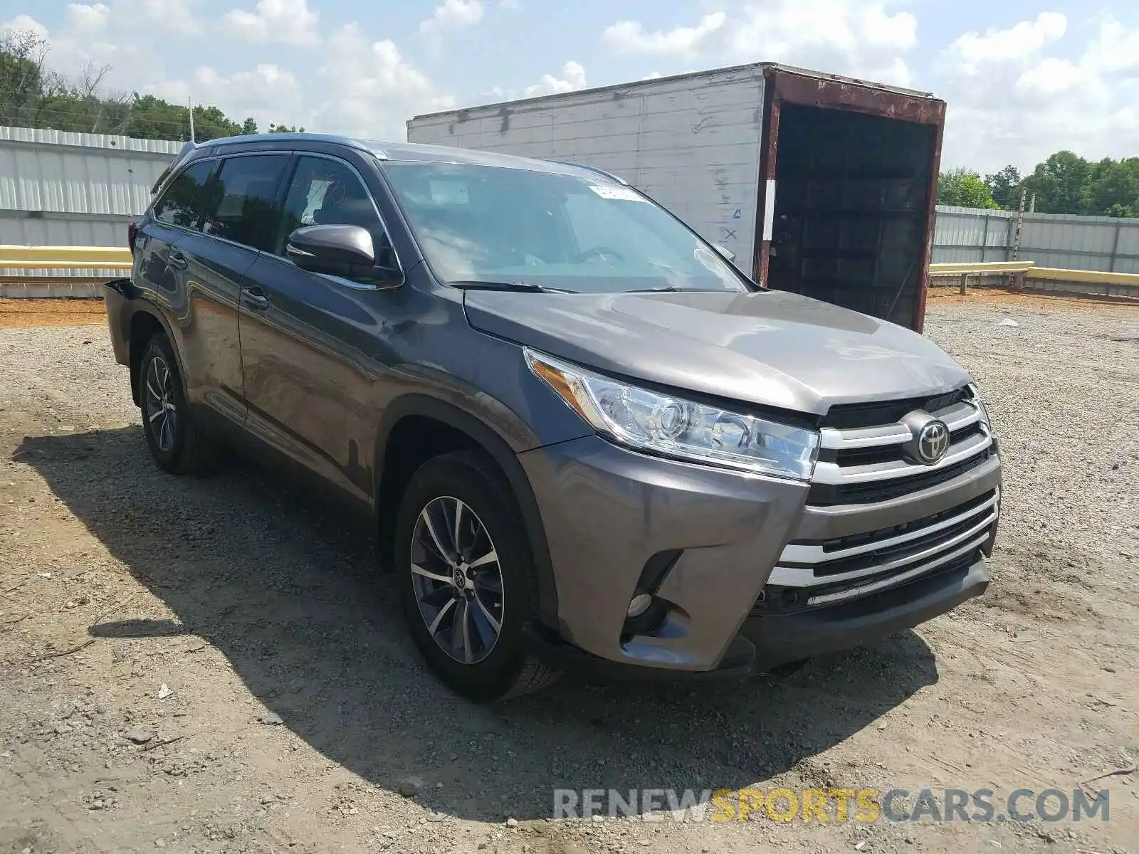 1 Photograph of a damaged car 5TDJZRFH8KS705673 TOYOTA HIGHLANDER 2019