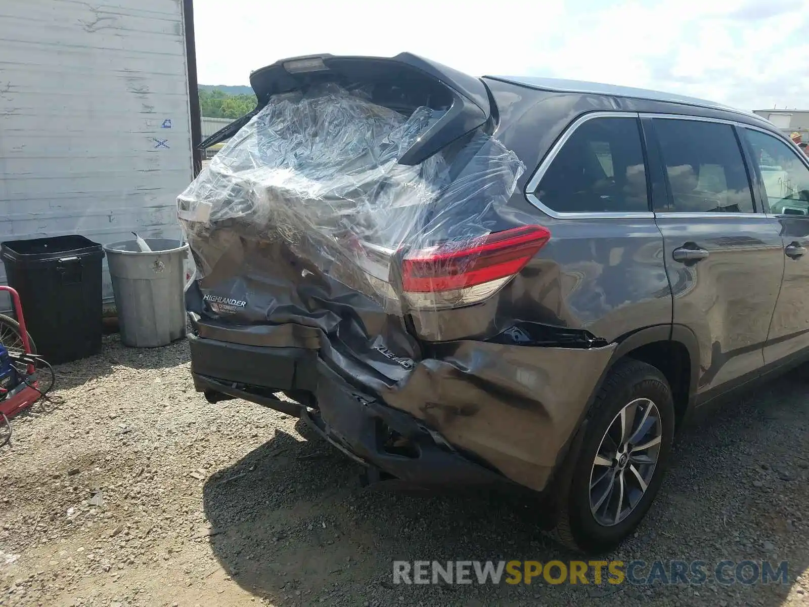 9 Photograph of a damaged car 5TDJZRFH8KS705673 TOYOTA HIGHLANDER 2019