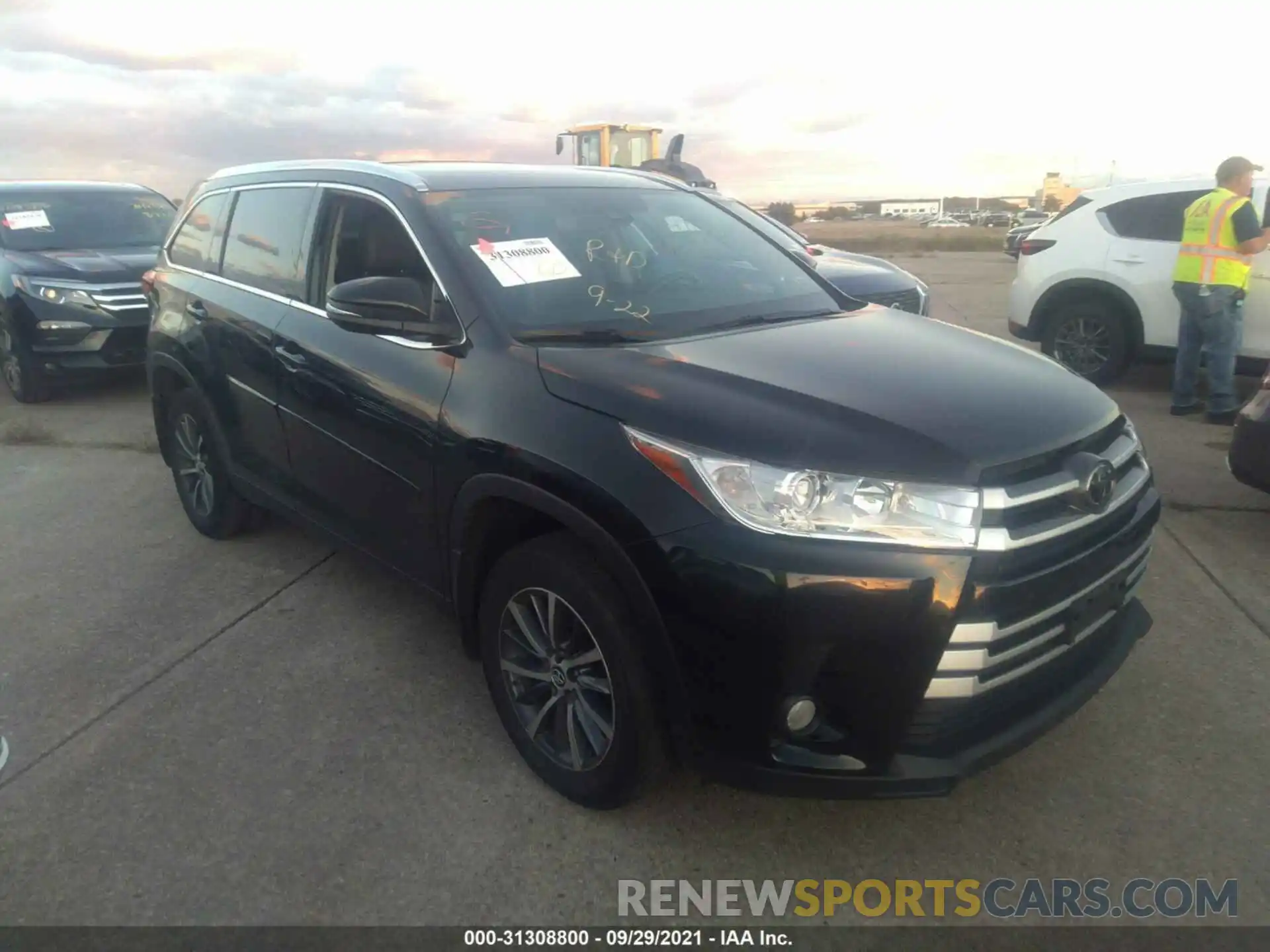 1 Photograph of a damaged car 5TDJZRFH8KS707973 TOYOTA HIGHLANDER 2019