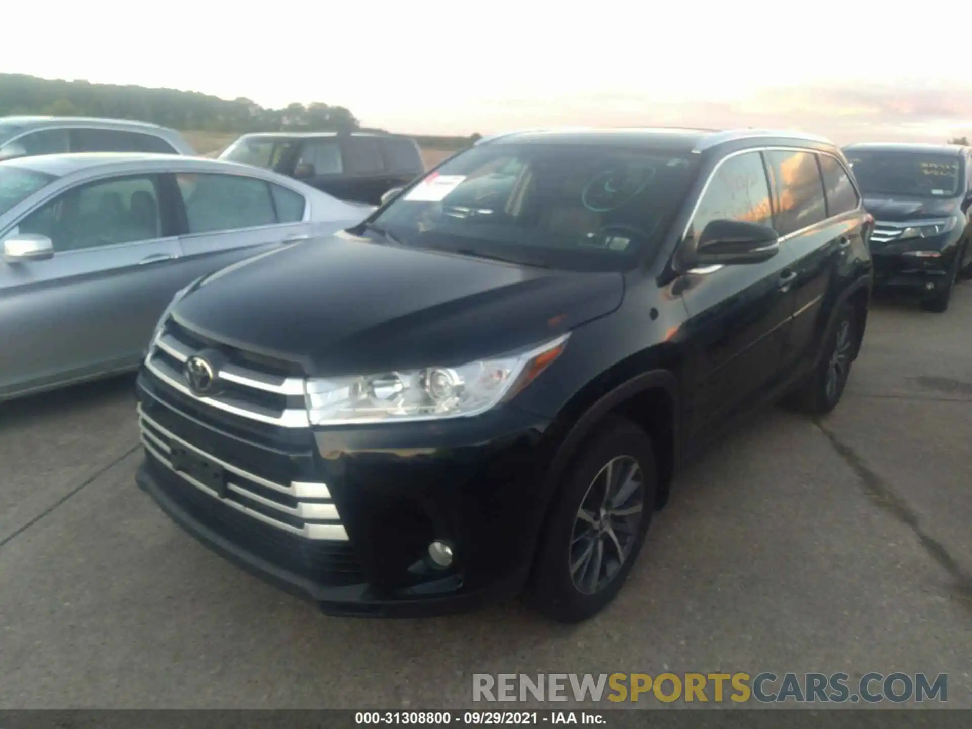 2 Photograph of a damaged car 5TDJZRFH8KS707973 TOYOTA HIGHLANDER 2019