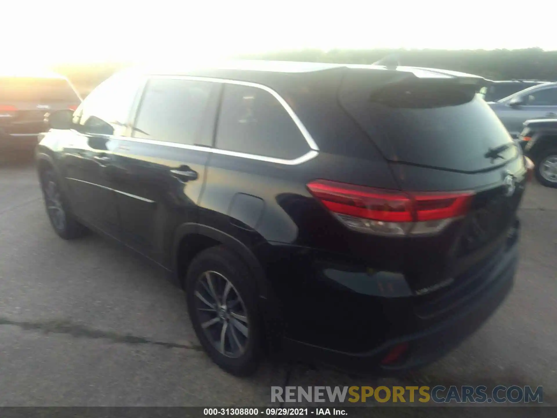 3 Фотография поврежденного автомобиля 5TDJZRFH8KS707973 TOYOTA HIGHLANDER 2019