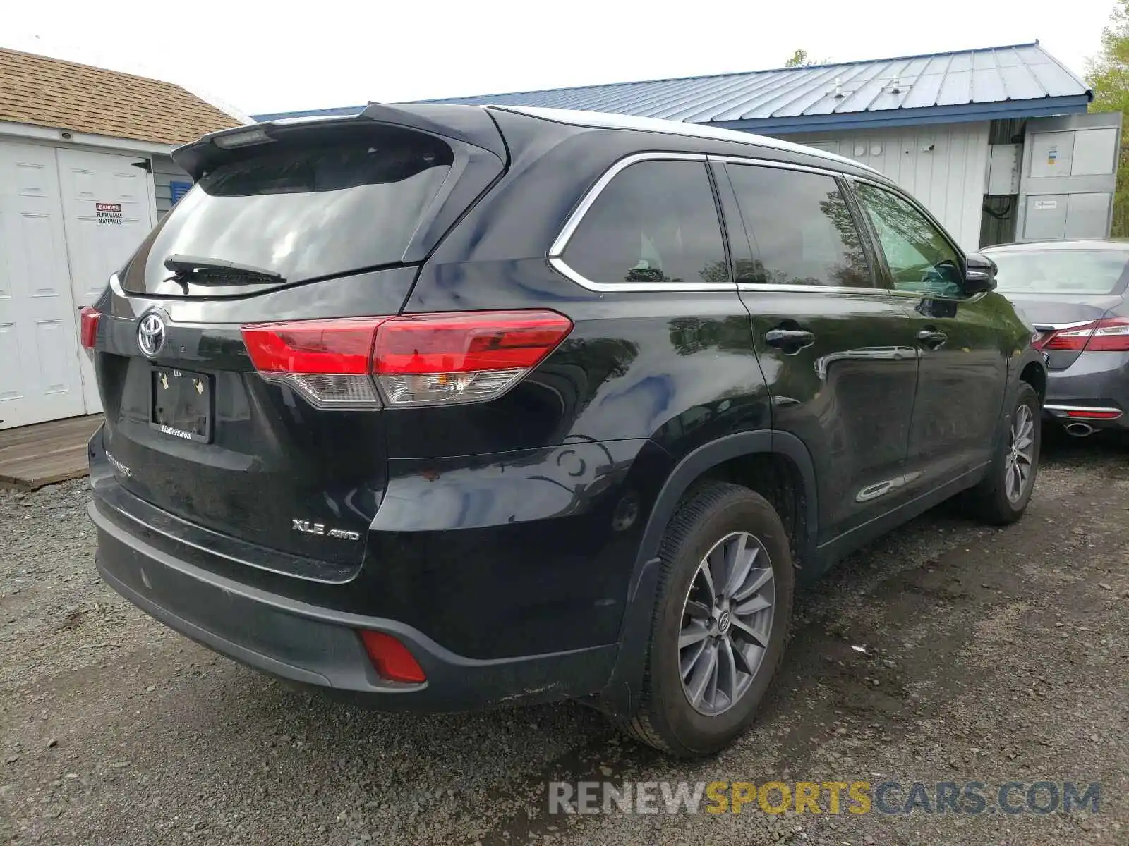 4 Photograph of a damaged car 5TDJZRFH8KS710162 TOYOTA HIGHLANDER 2019