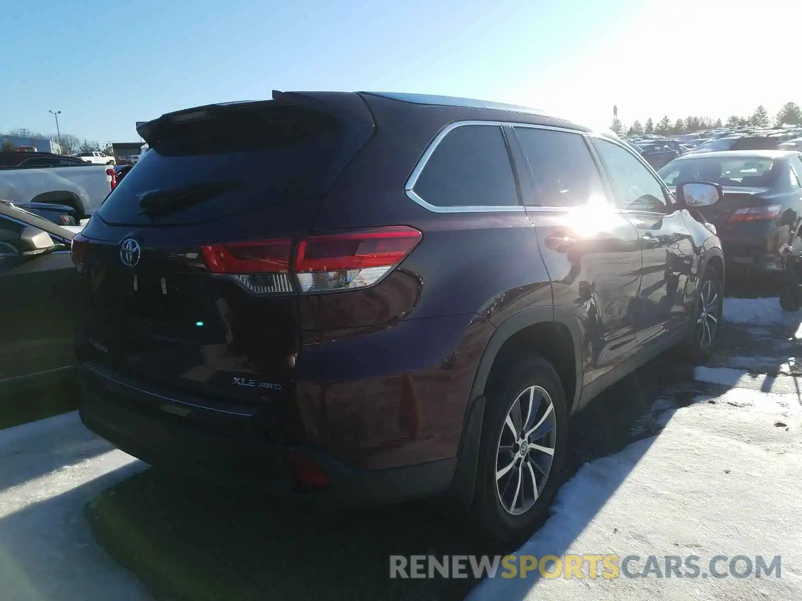 4 Photograph of a damaged car 5TDJZRFH8KS715216 TOYOTA HIGHLANDER 2019