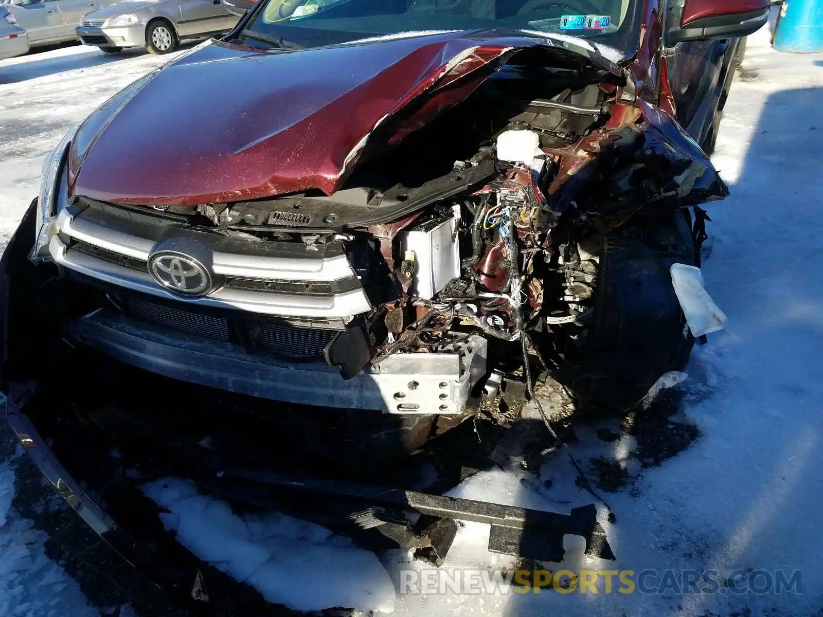 9 Photograph of a damaged car 5TDJZRFH8KS715216 TOYOTA HIGHLANDER 2019