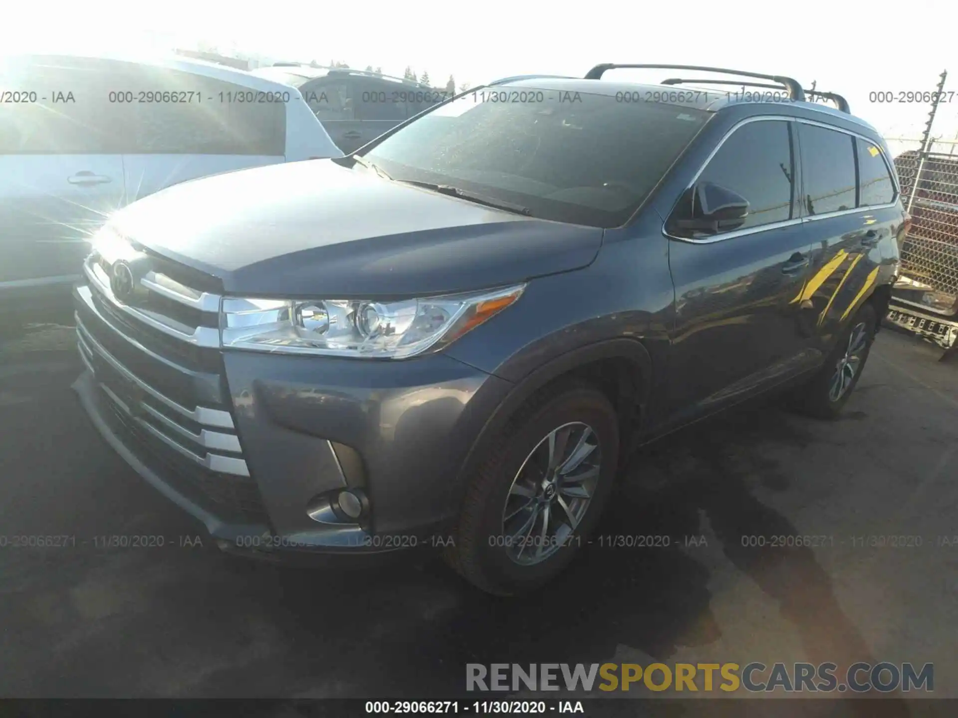 2 Photograph of a damaged car 5TDJZRFH8KS724899 TOYOTA HIGHLANDER 2019