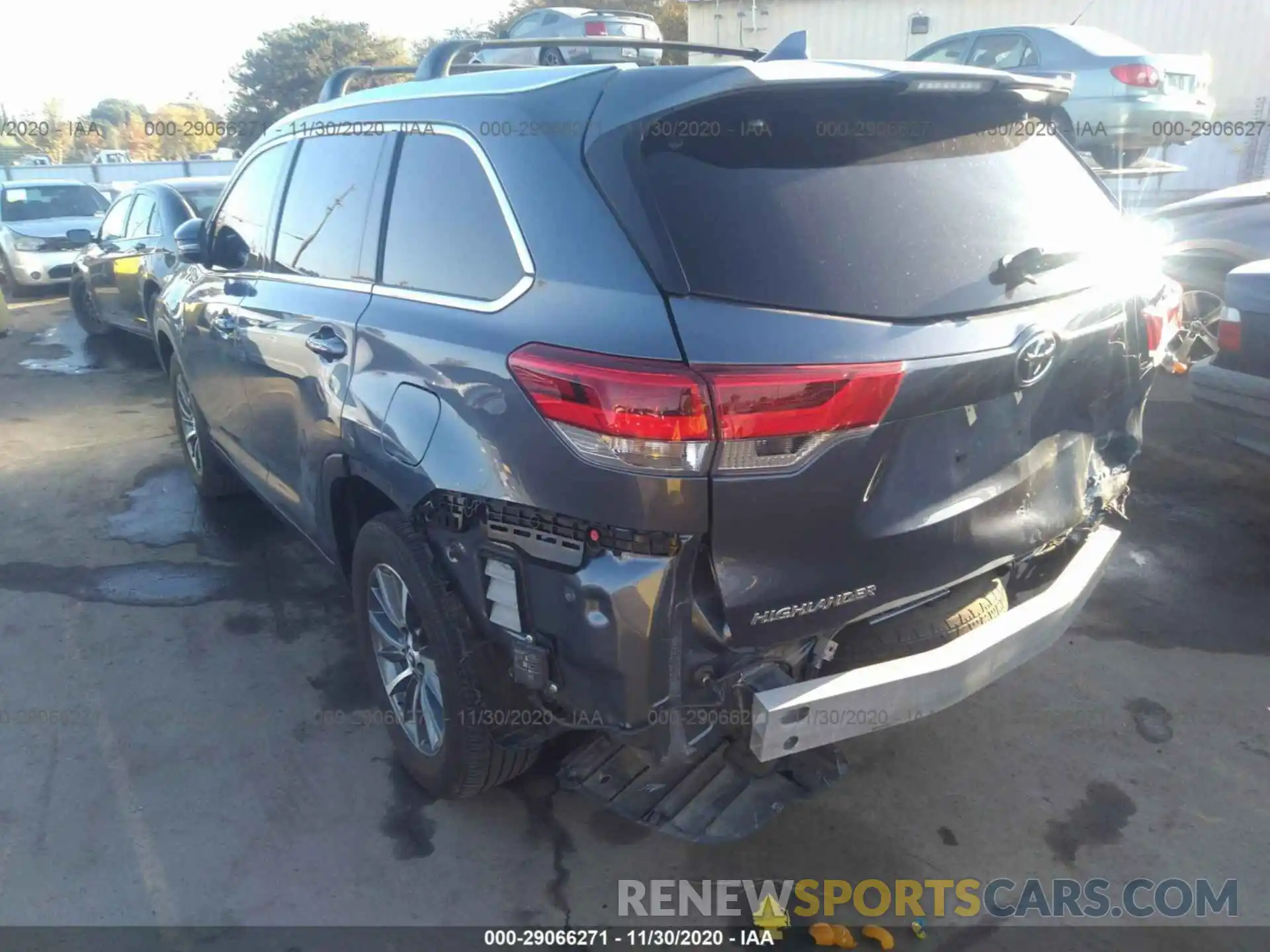 3 Photograph of a damaged car 5TDJZRFH8KS724899 TOYOTA HIGHLANDER 2019