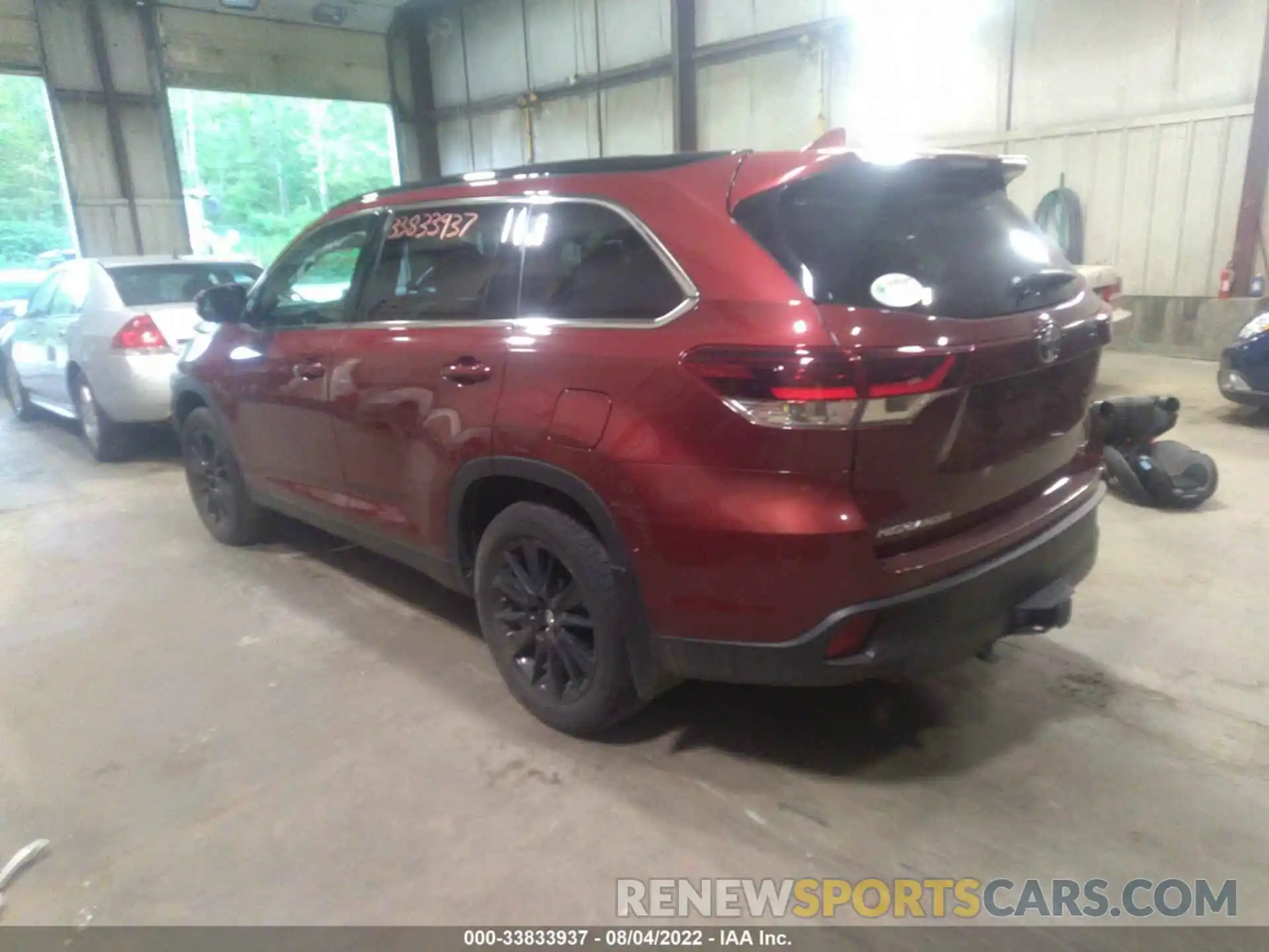 3 Photograph of a damaged car 5TDJZRFH8KS726250 TOYOTA HIGHLANDER 2019