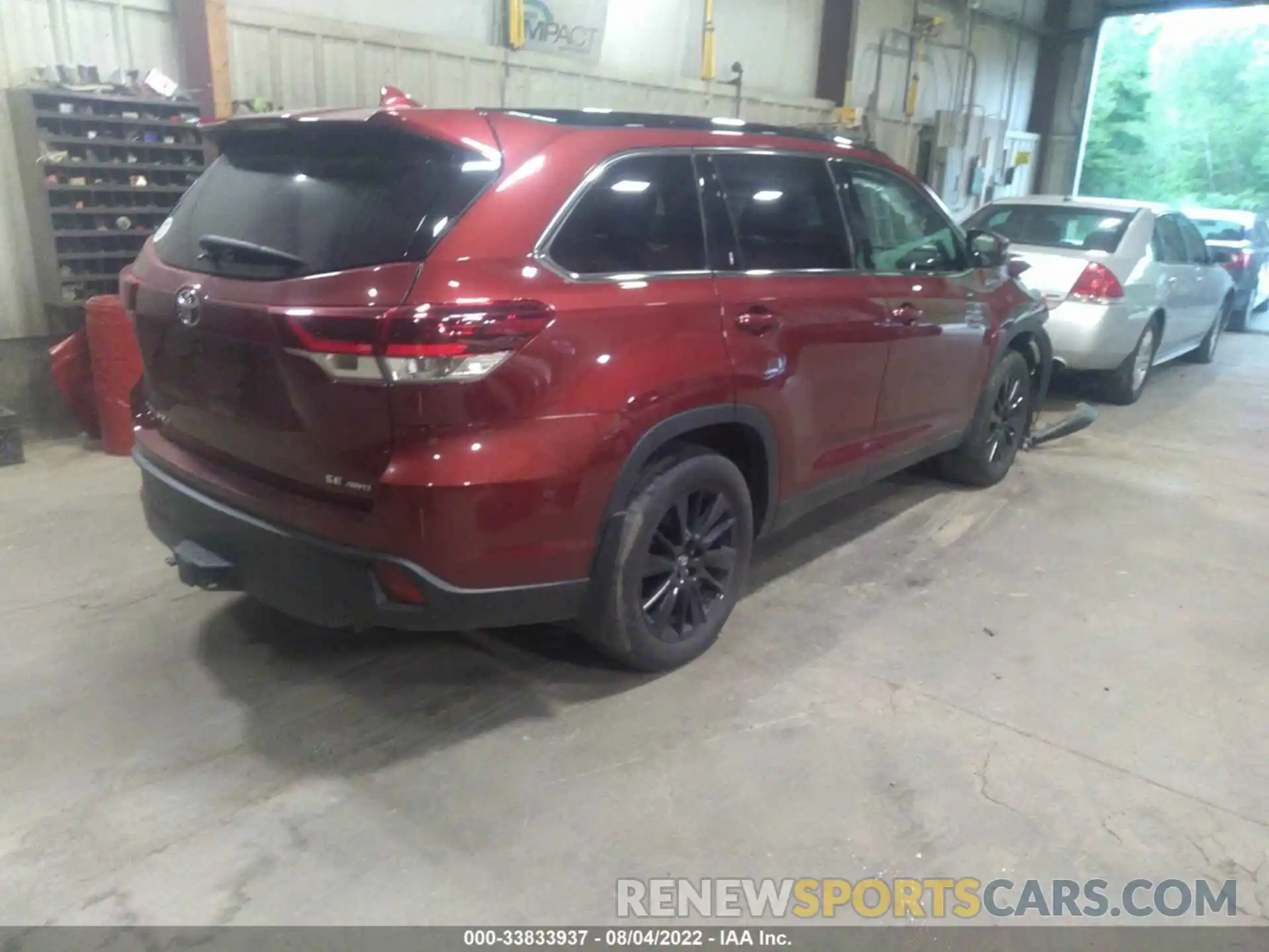 4 Photograph of a damaged car 5TDJZRFH8KS726250 TOYOTA HIGHLANDER 2019