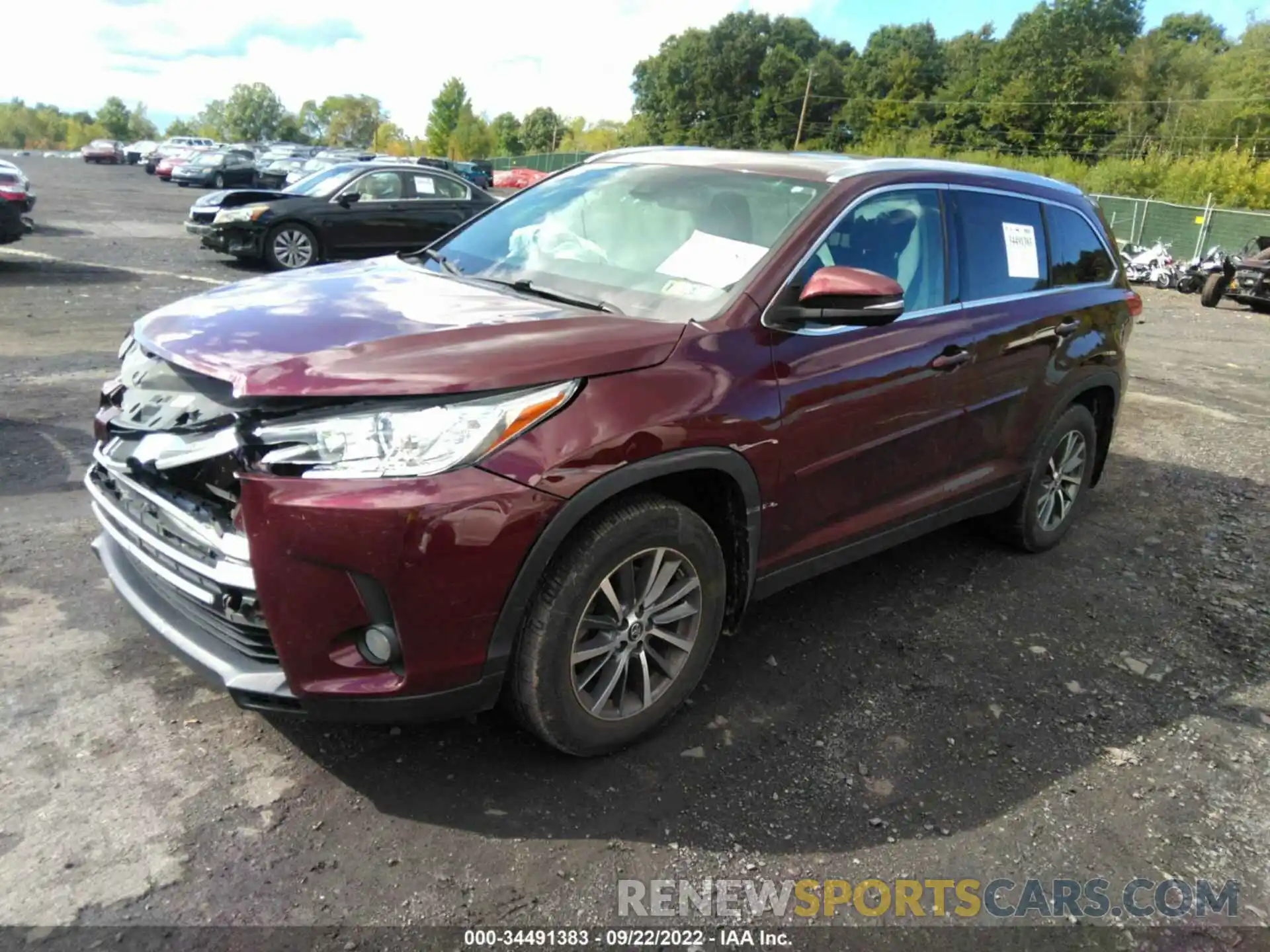 2 Photograph of a damaged car 5TDJZRFH8KS733568 TOYOTA HIGHLANDER 2019