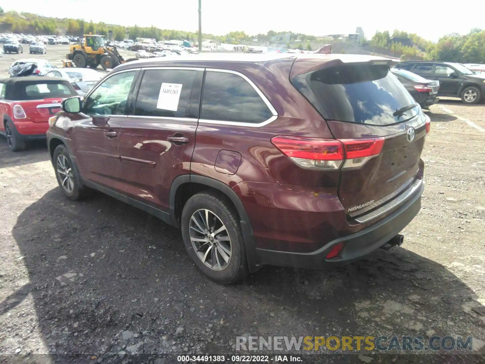 3 Photograph of a damaged car 5TDJZRFH8KS733568 TOYOTA HIGHLANDER 2019