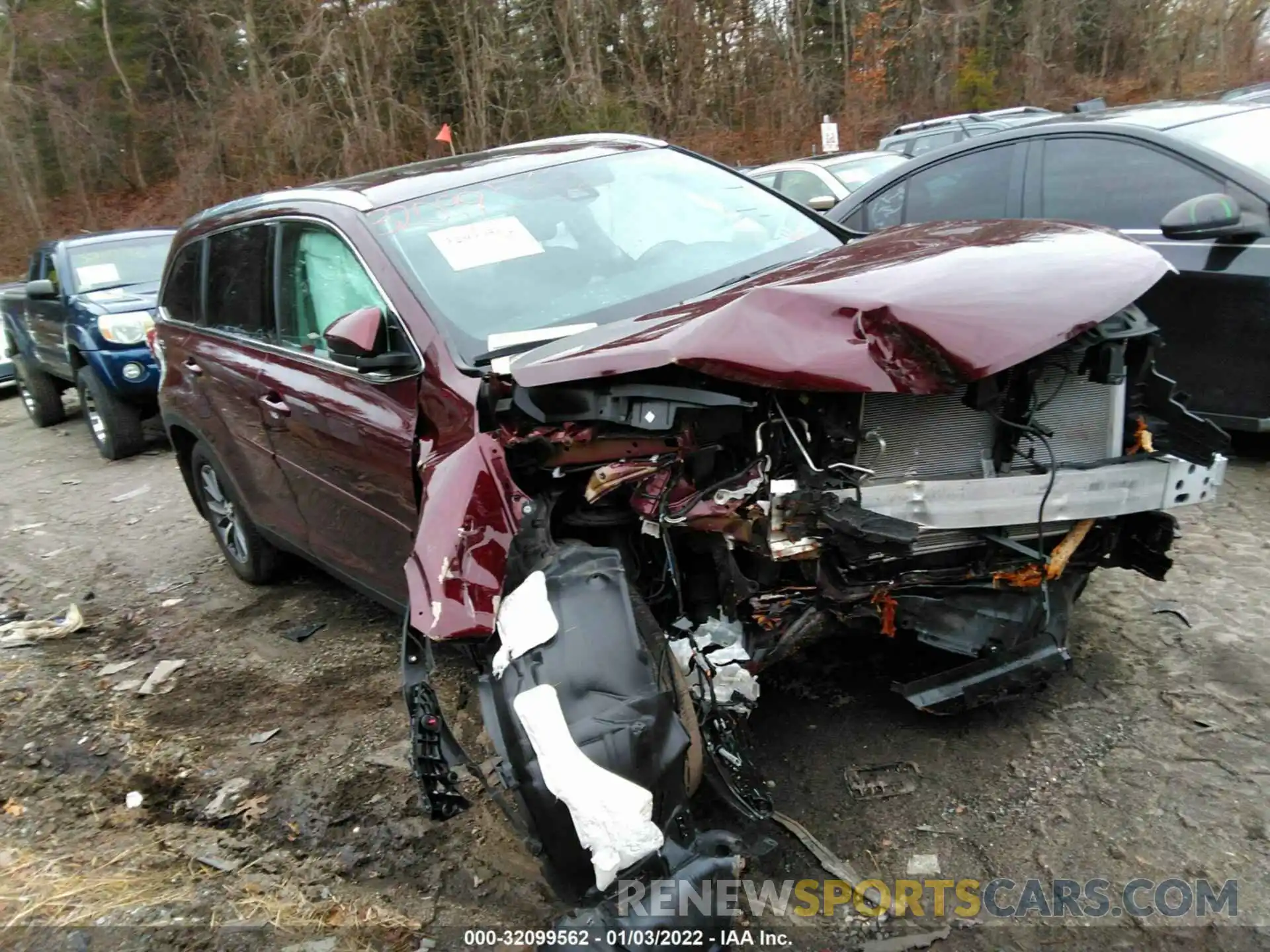 1 Photograph of a damaged car 5TDJZRFH8KS740424 TOYOTA HIGHLANDER 2019