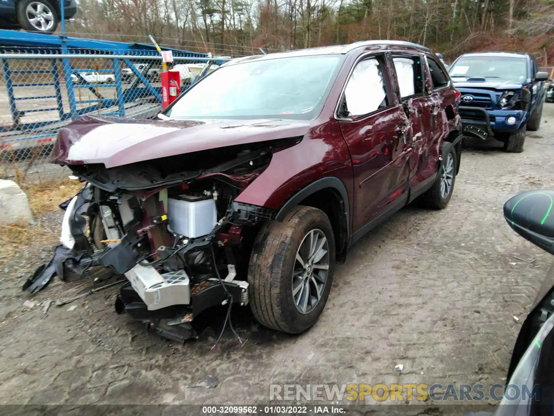 2 Photograph of a damaged car 5TDJZRFH8KS740424 TOYOTA HIGHLANDER 2019