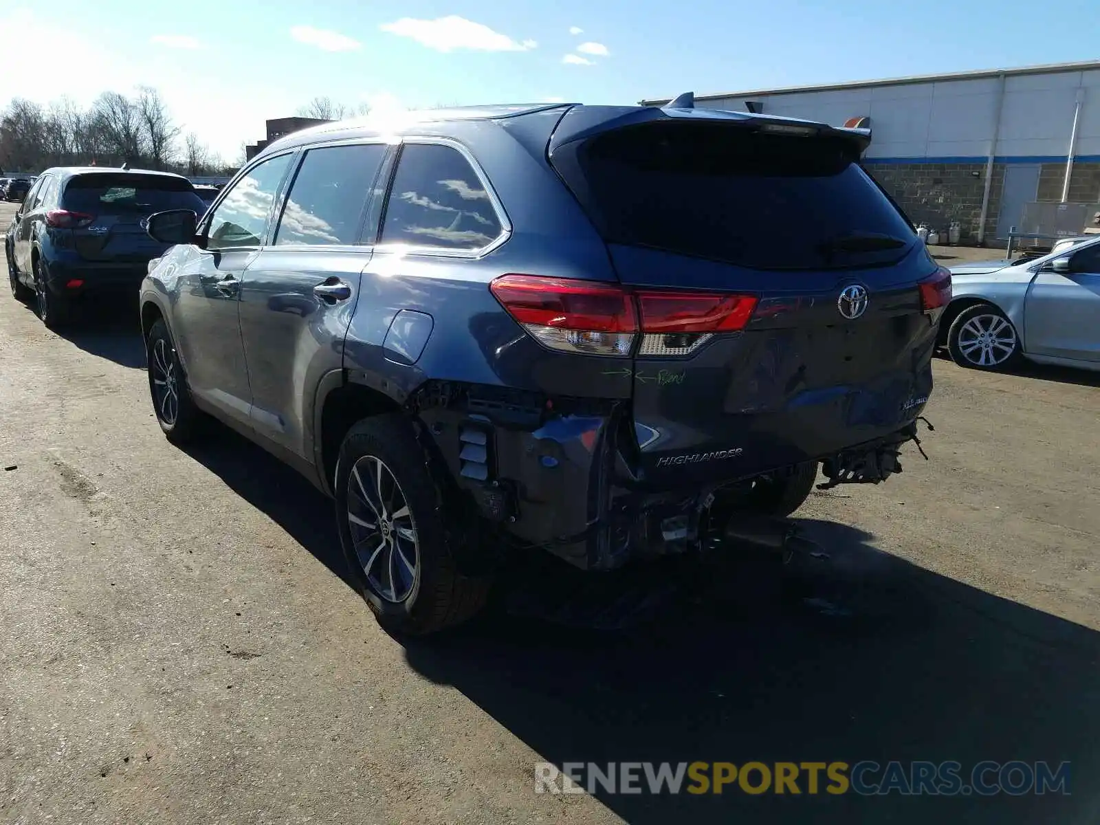 3 Photograph of a damaged car 5TDJZRFH8KS744246 TOYOTA HIGHLANDER 2019