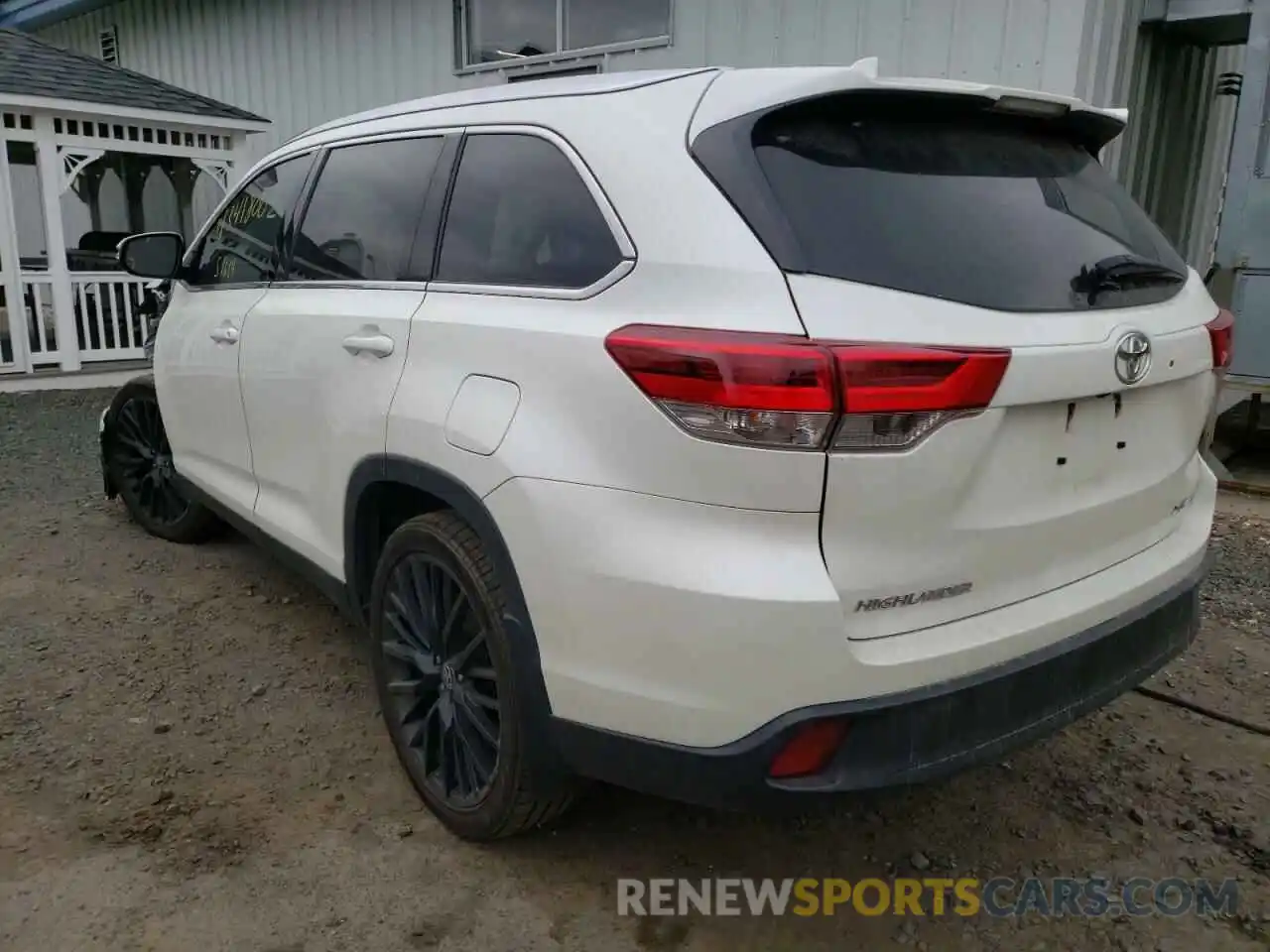 3 Photograph of a damaged car 5TDJZRFH8KS746532 TOYOTA HIGHLANDER 2019