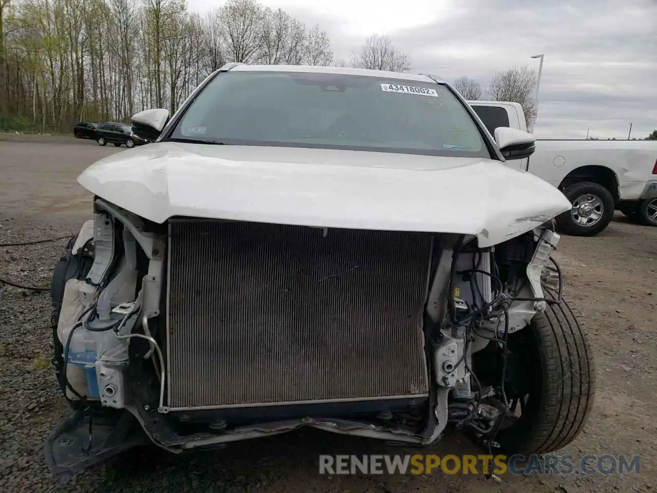 9 Photograph of a damaged car 5TDJZRFH8KS746532 TOYOTA HIGHLANDER 2019