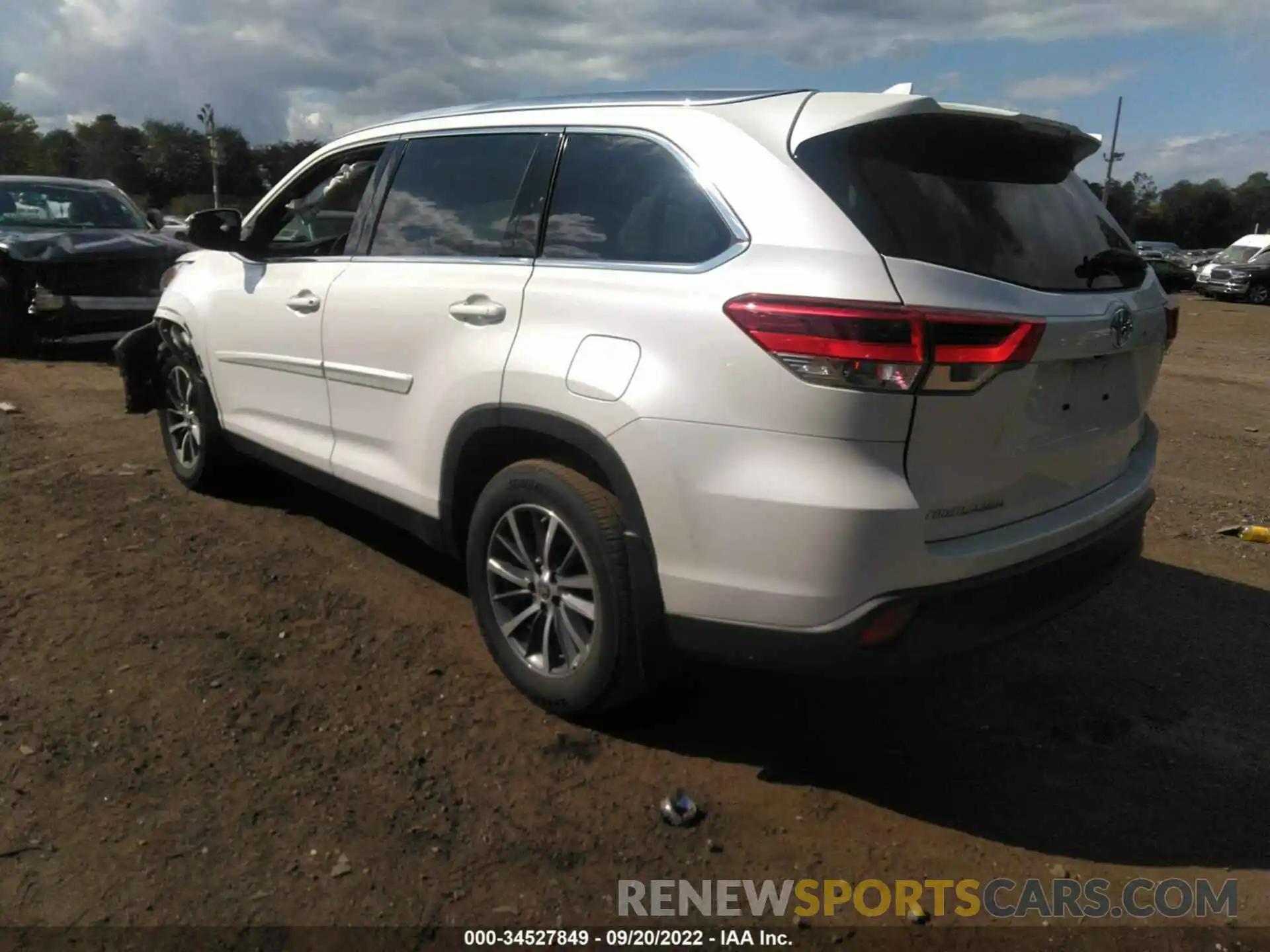 3 Photograph of a damaged car 5TDJZRFH8KS747244 TOYOTA HIGHLANDER 2019