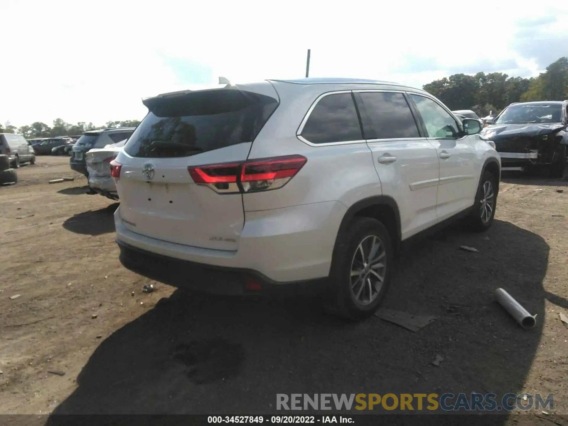 4 Photograph of a damaged car 5TDJZRFH8KS747244 TOYOTA HIGHLANDER 2019