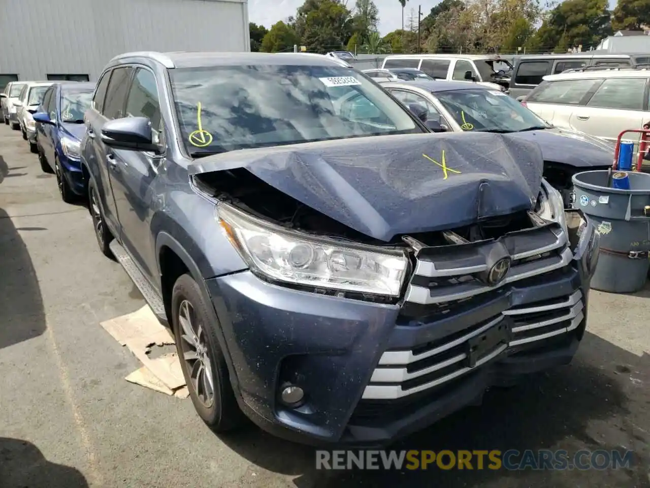 1 Photograph of a damaged car 5TDJZRFH8KS917845 TOYOTA HIGHLANDER 2019