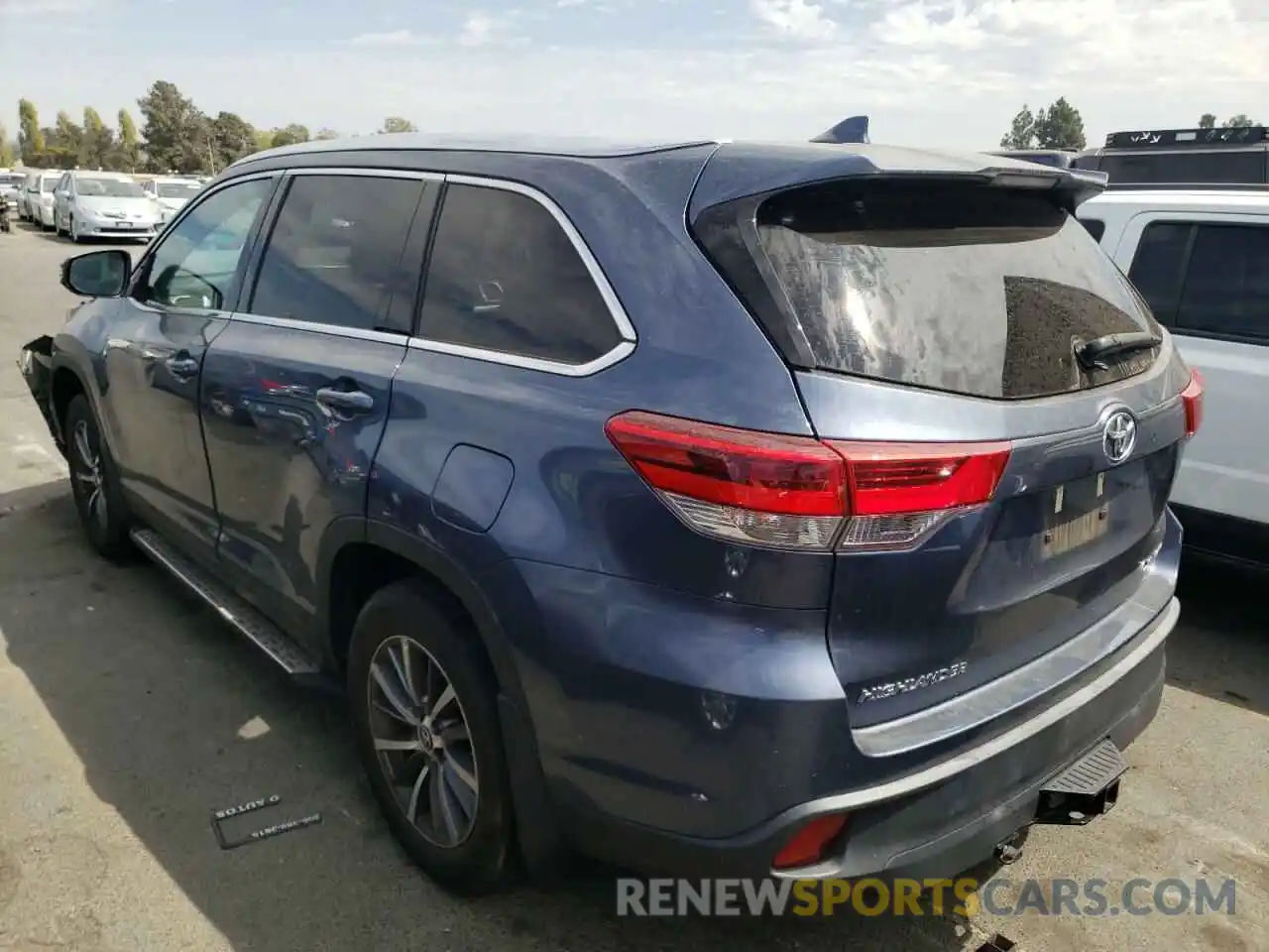 3 Photograph of a damaged car 5TDJZRFH8KS917845 TOYOTA HIGHLANDER 2019