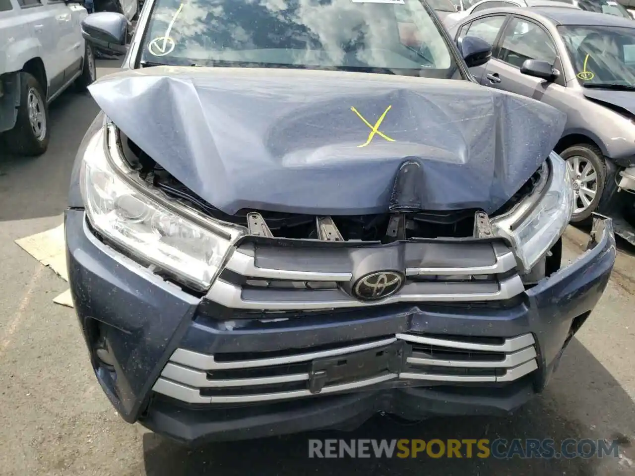 9 Photograph of a damaged car 5TDJZRFH8KS917845 TOYOTA HIGHLANDER 2019