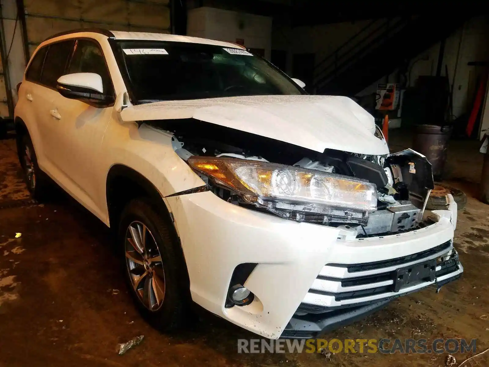 1 Photograph of a damaged car 5TDJZRFH8KS920888 TOYOTA HIGHLANDER 2019