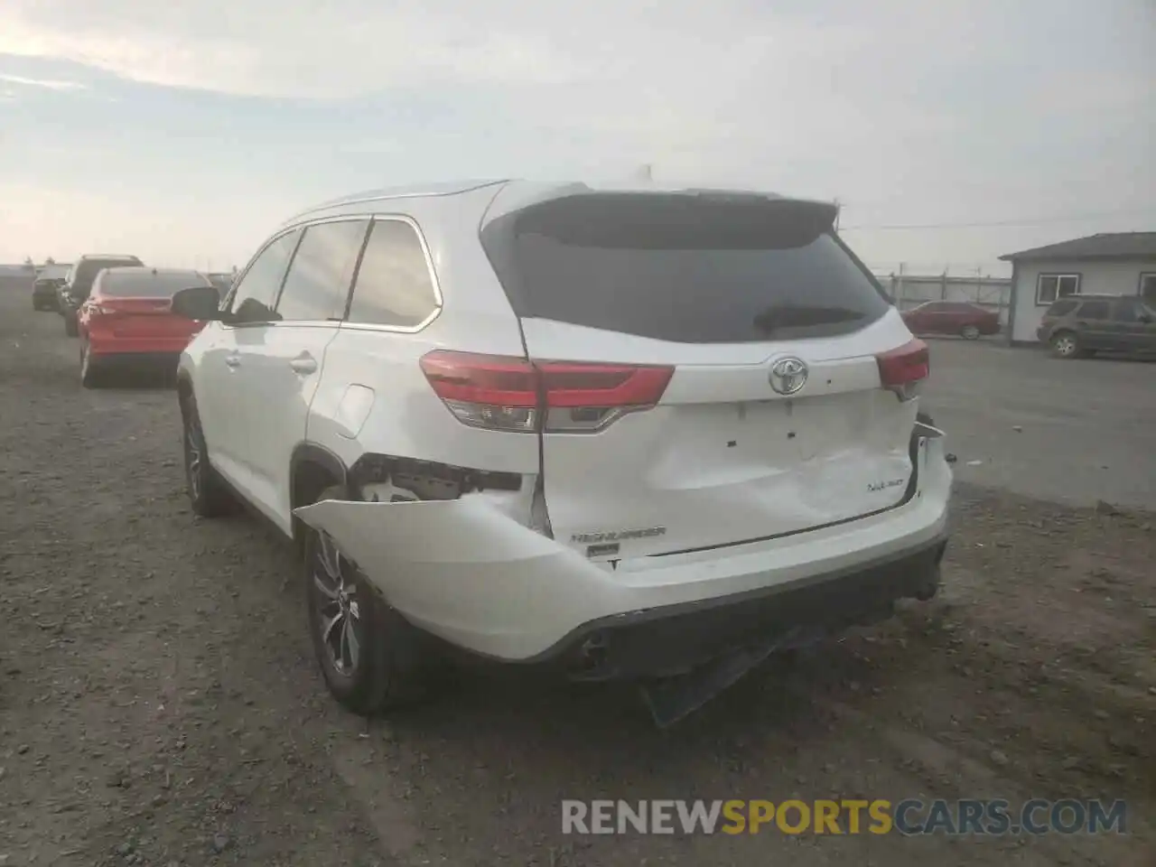 3 Photograph of a damaged car 5TDJZRFH8KS921121 TOYOTA HIGHLANDER 2019