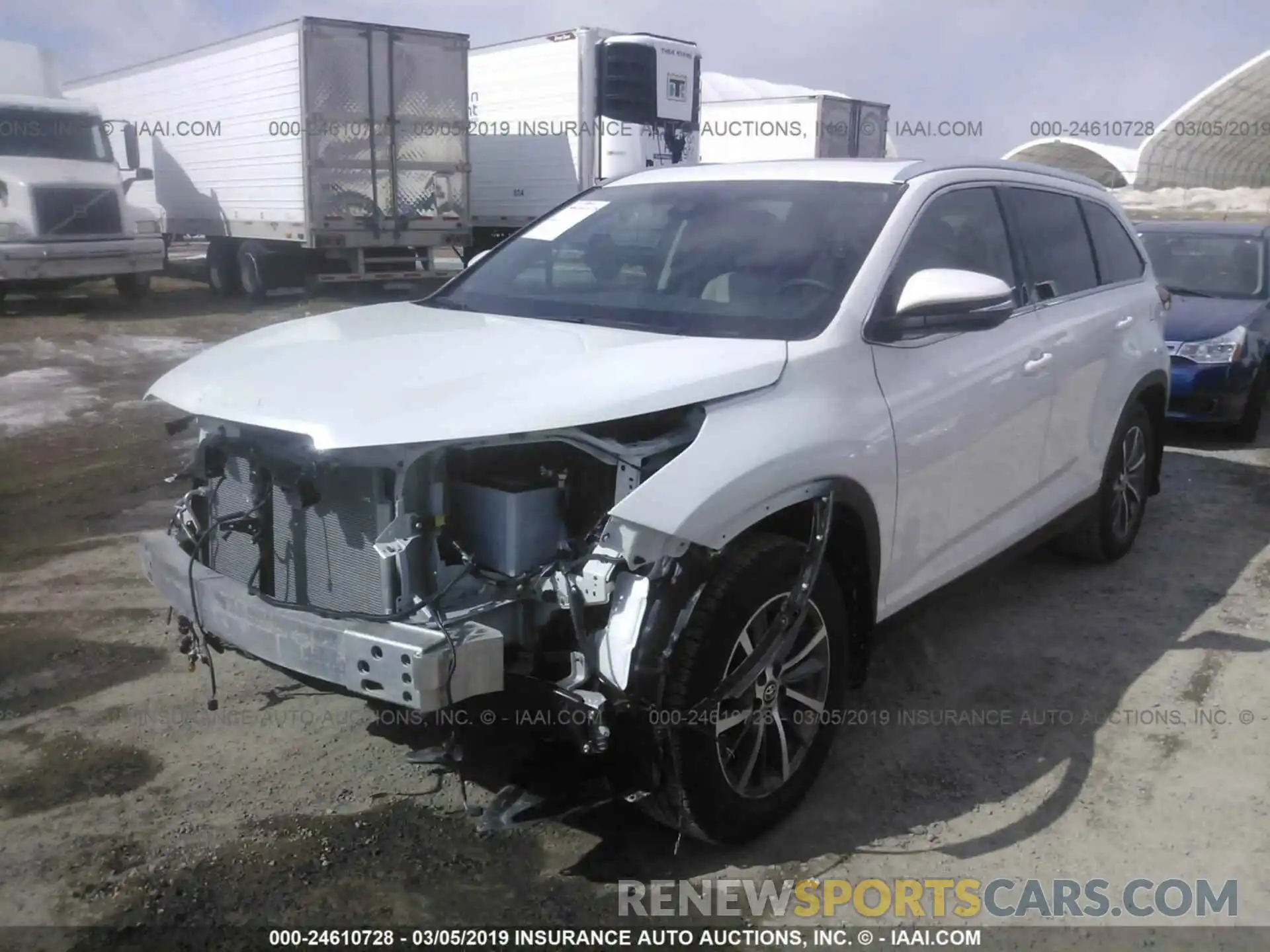 2 Photograph of a damaged car 5TDJZRFH8KS921412 TOYOTA HIGHLANDER 2019