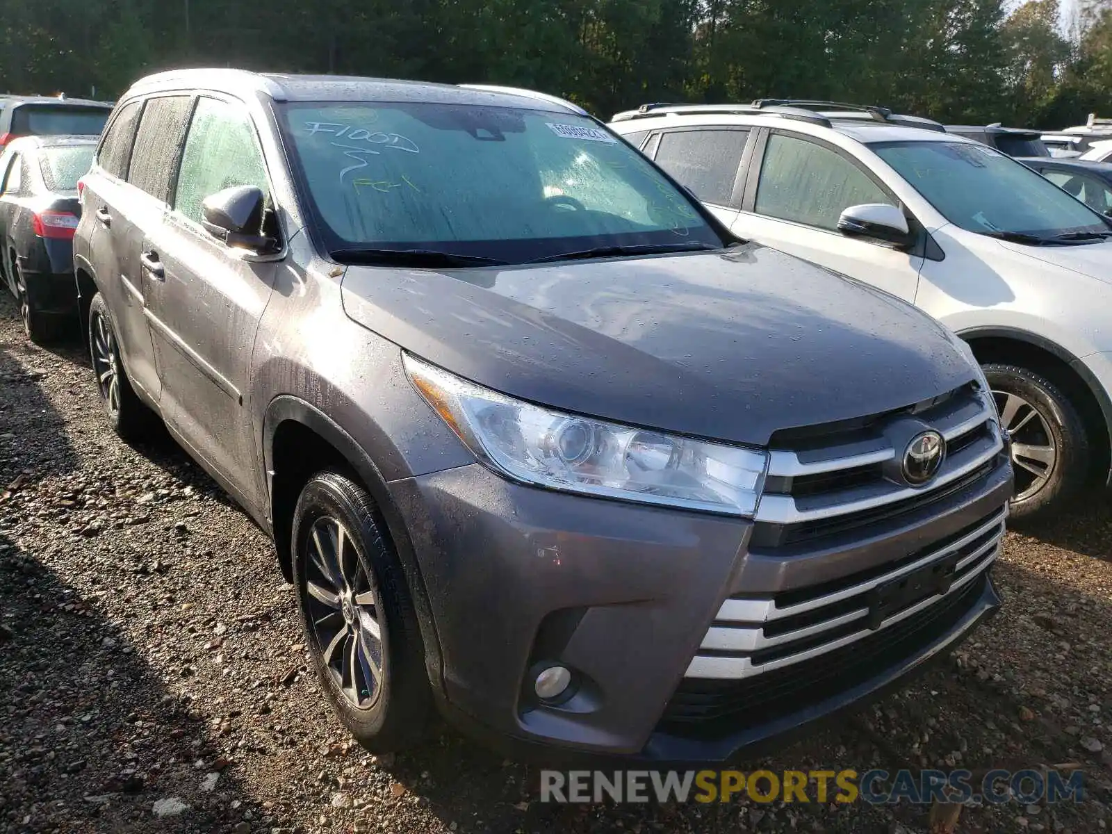 1 Photograph of a damaged car 5TDJZRFH8KS929686 TOYOTA HIGHLANDER 2019