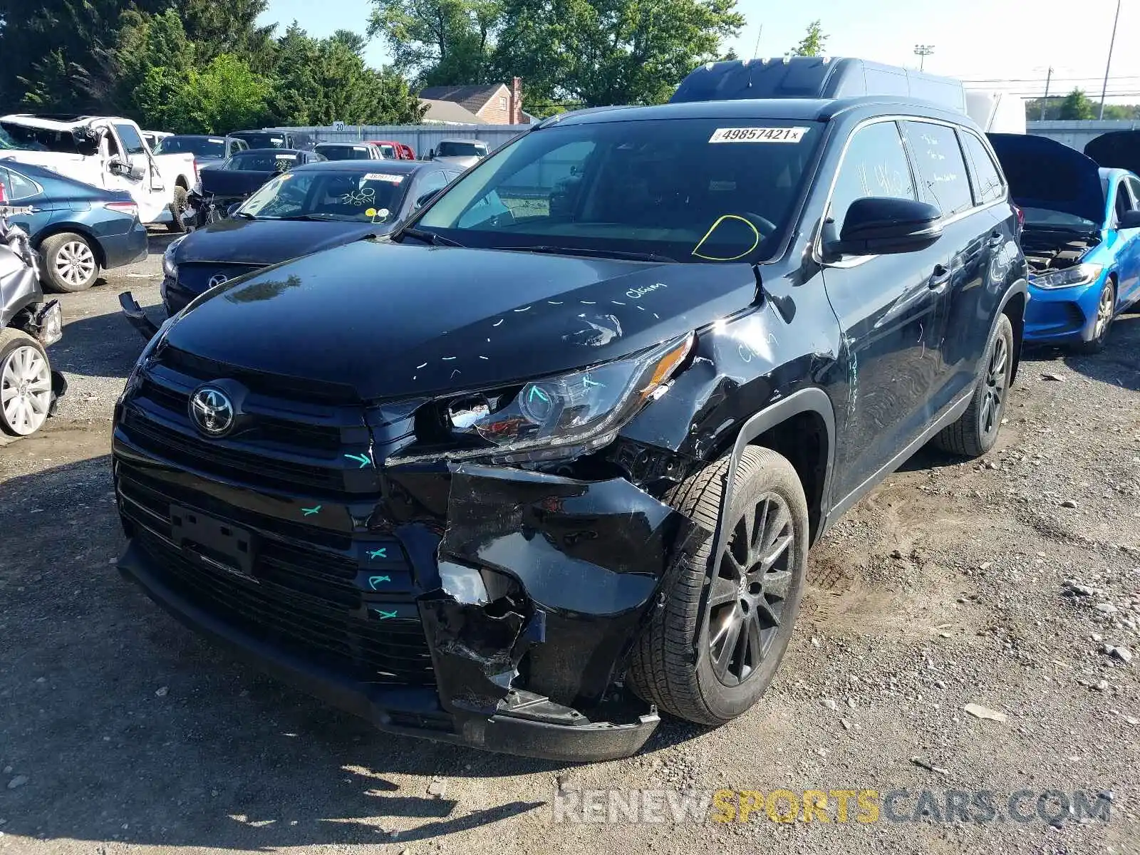 2 Photograph of a damaged car 5TDJZRFH8KS935133 TOYOTA HIGHLANDER 2019