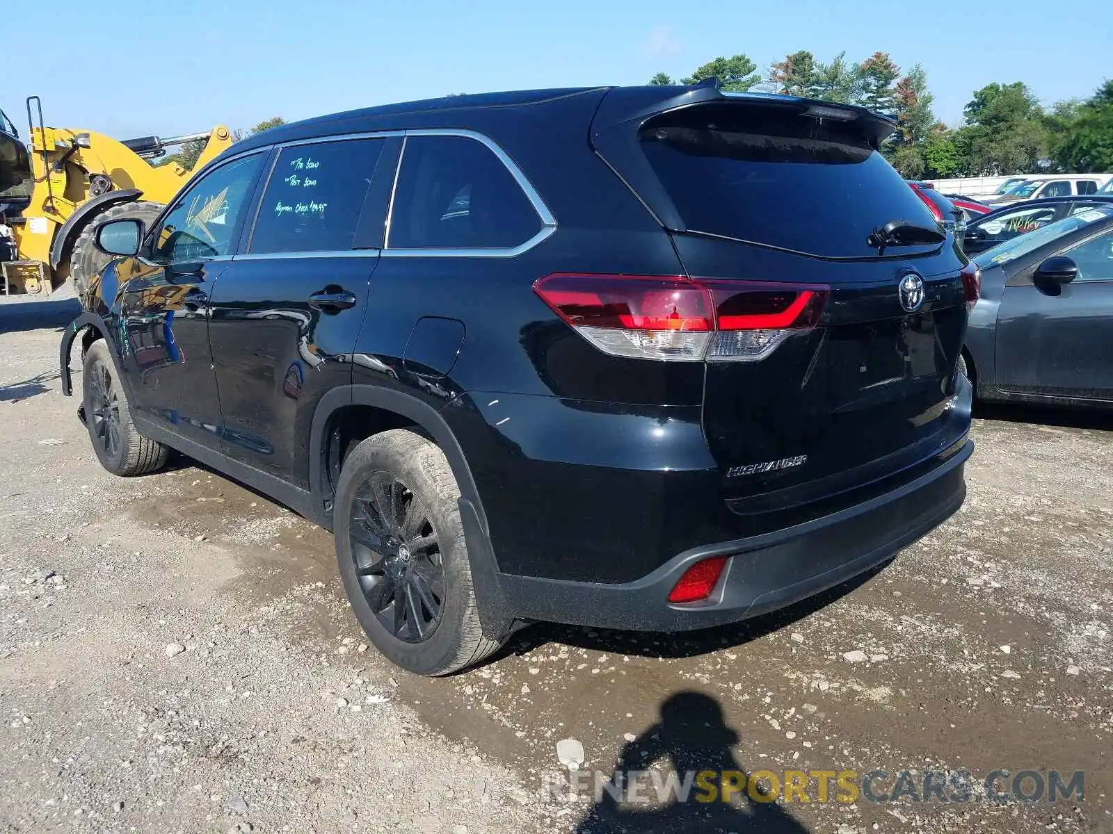 3 Photograph of a damaged car 5TDJZRFH8KS935133 TOYOTA HIGHLANDER 2019