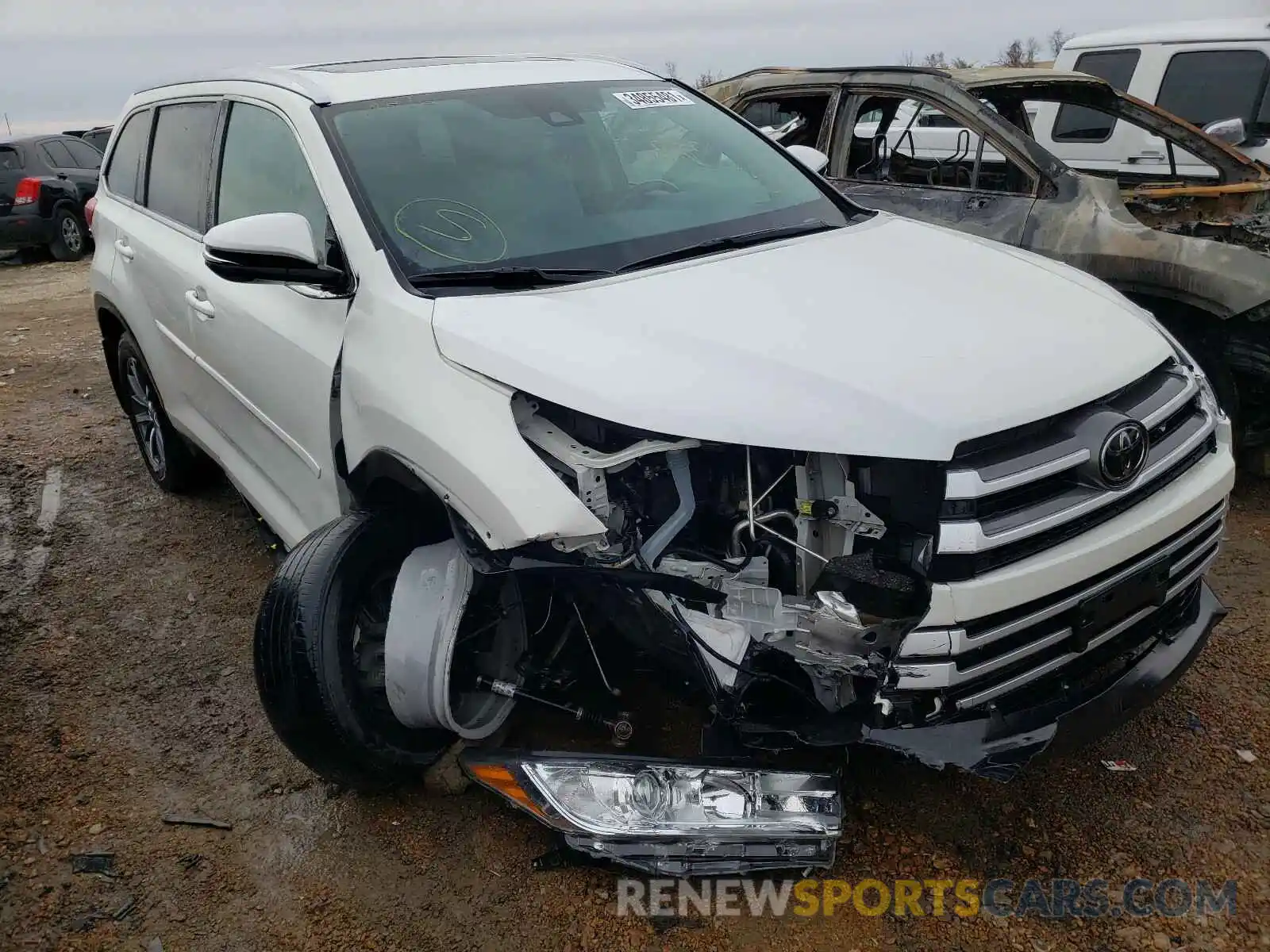 1 Photograph of a damaged car 5TDJZRFH8KS935178 TOYOTA HIGHLANDER 2019