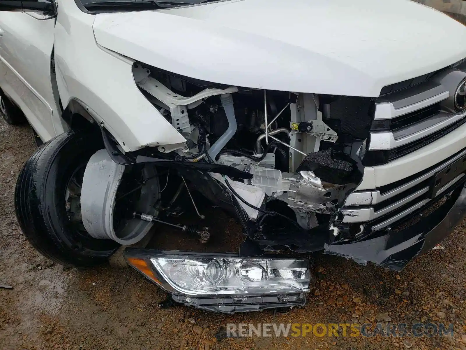 9 Photograph of a damaged car 5TDJZRFH8KS935178 TOYOTA HIGHLANDER 2019