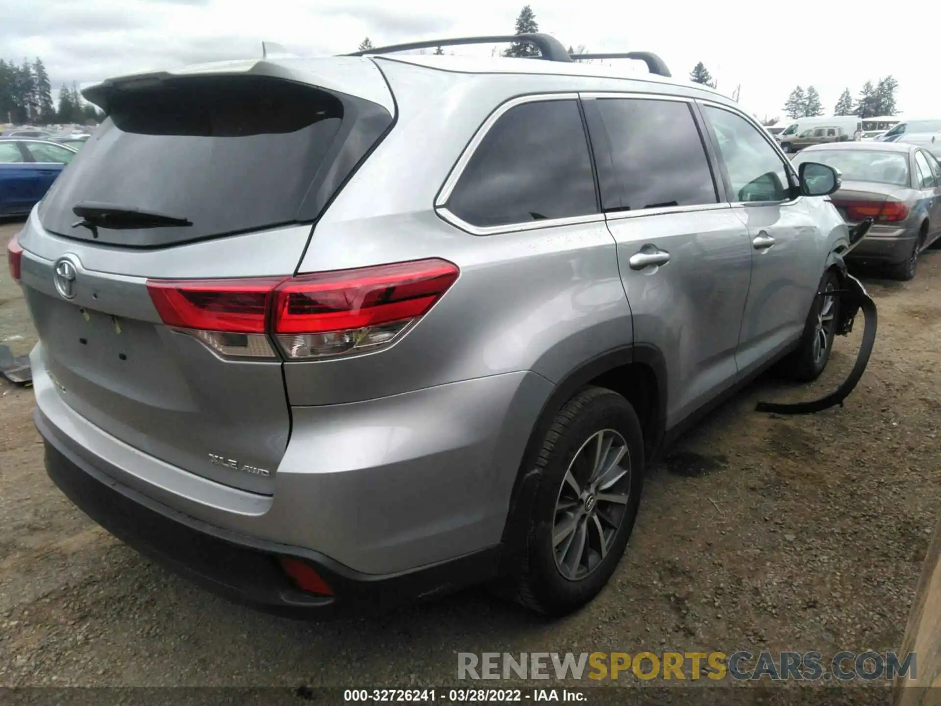 4 Photograph of a damaged car 5TDJZRFH8KS935648 TOYOTA HIGHLANDER 2019