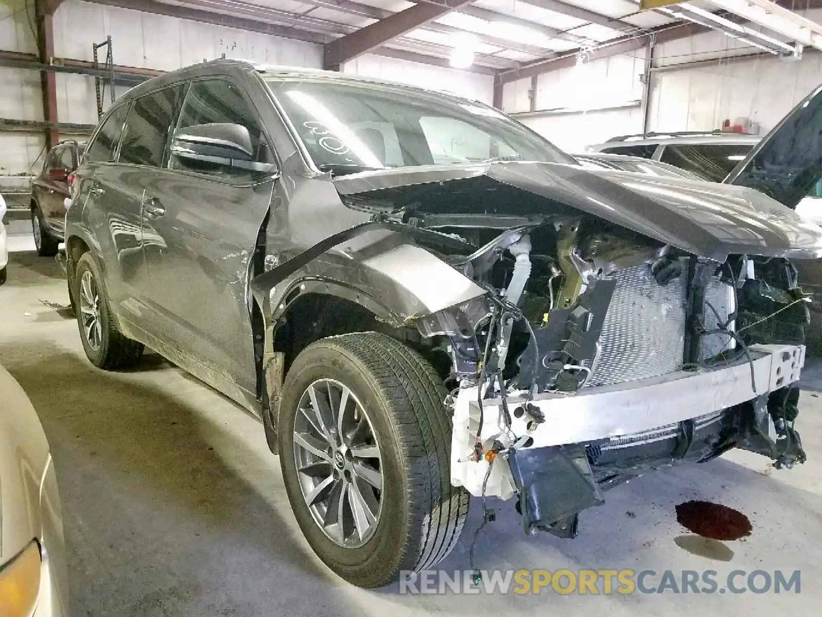 1 Photograph of a damaged car 5TDJZRFH8KS940199 TOYOTA HIGHLANDER 2019