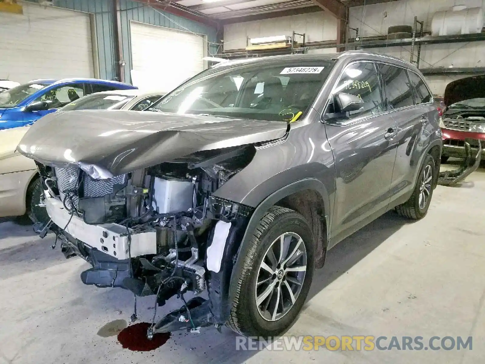 2 Photograph of a damaged car 5TDJZRFH8KS940199 TOYOTA HIGHLANDER 2019