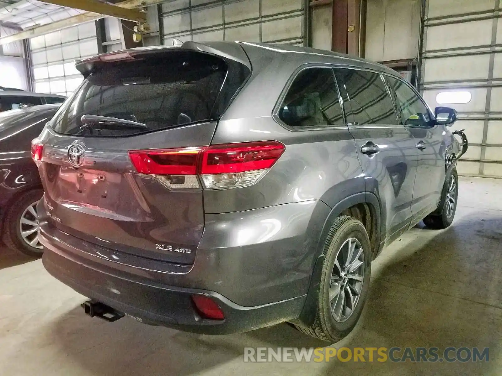 4 Photograph of a damaged car 5TDJZRFH8KS940199 TOYOTA HIGHLANDER 2019