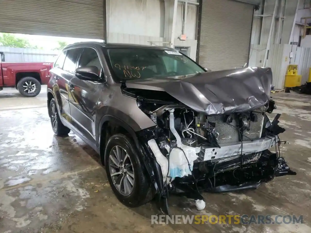 1 Photograph of a damaged car 5TDJZRFH8KS941367 TOYOTA HIGHLANDER 2019