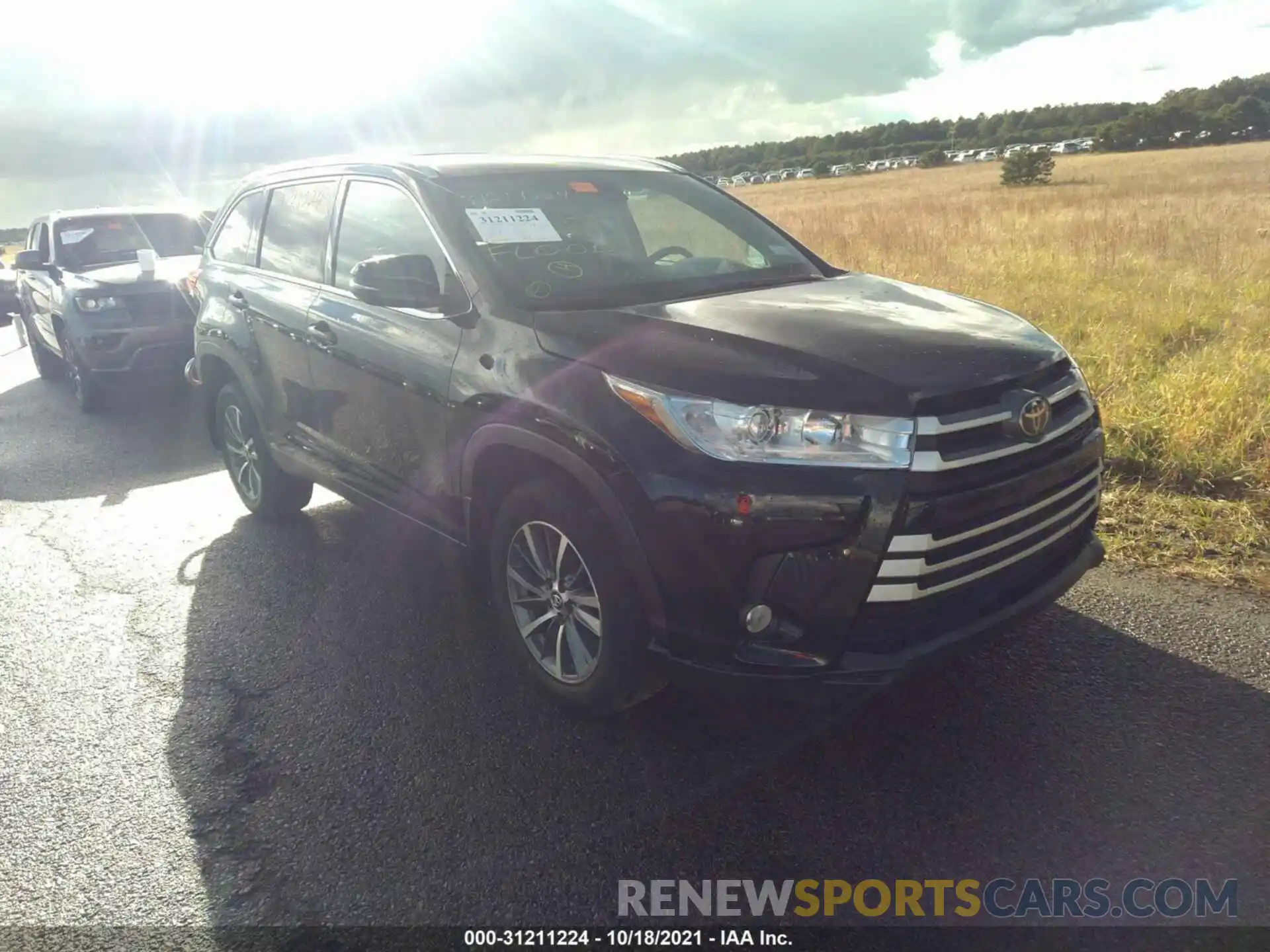 1 Photograph of a damaged car 5TDJZRFH8KS945807 TOYOTA HIGHLANDER 2019