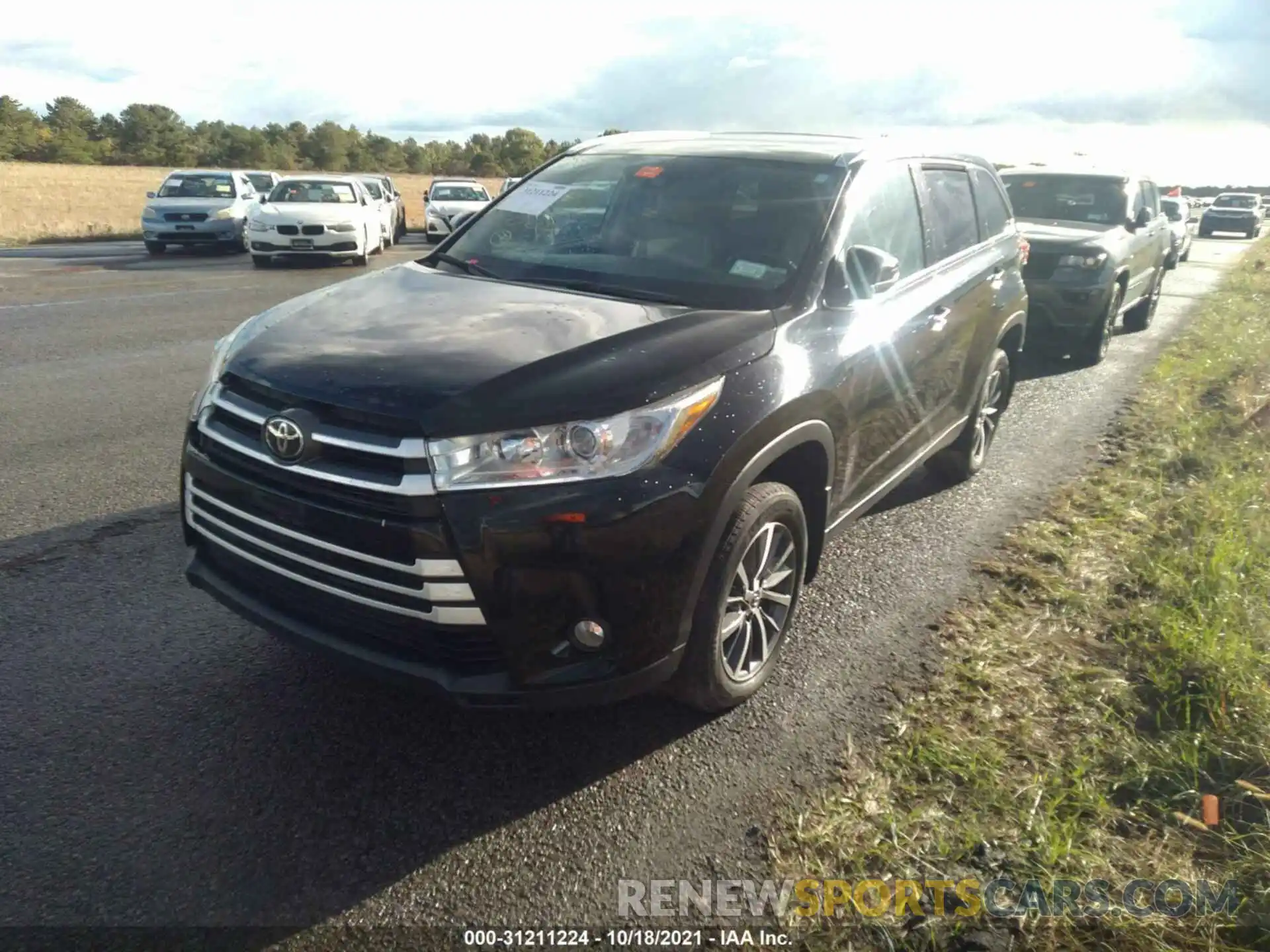 2 Photograph of a damaged car 5TDJZRFH8KS945807 TOYOTA HIGHLANDER 2019