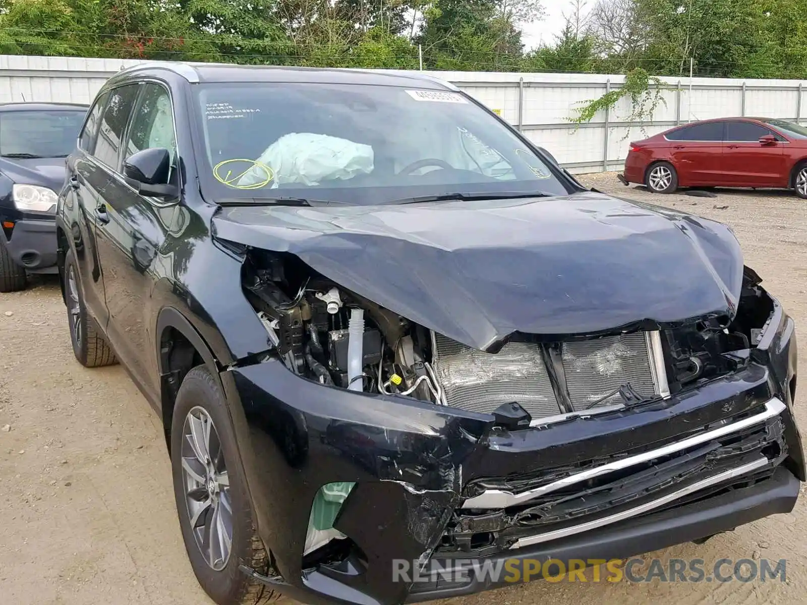 1 Photograph of a damaged car 5TDJZRFH8KS950361 TOYOTA HIGHLANDER 2019