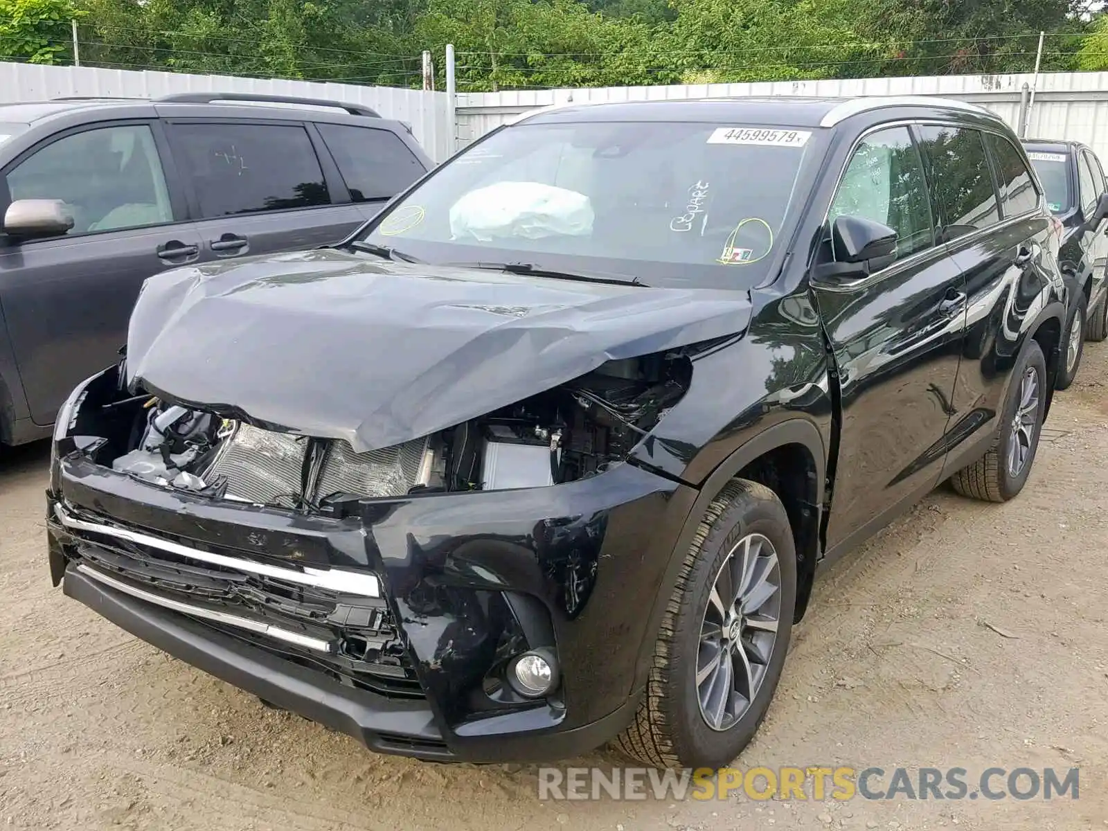 2 Photograph of a damaged car 5TDJZRFH8KS950361 TOYOTA HIGHLANDER 2019