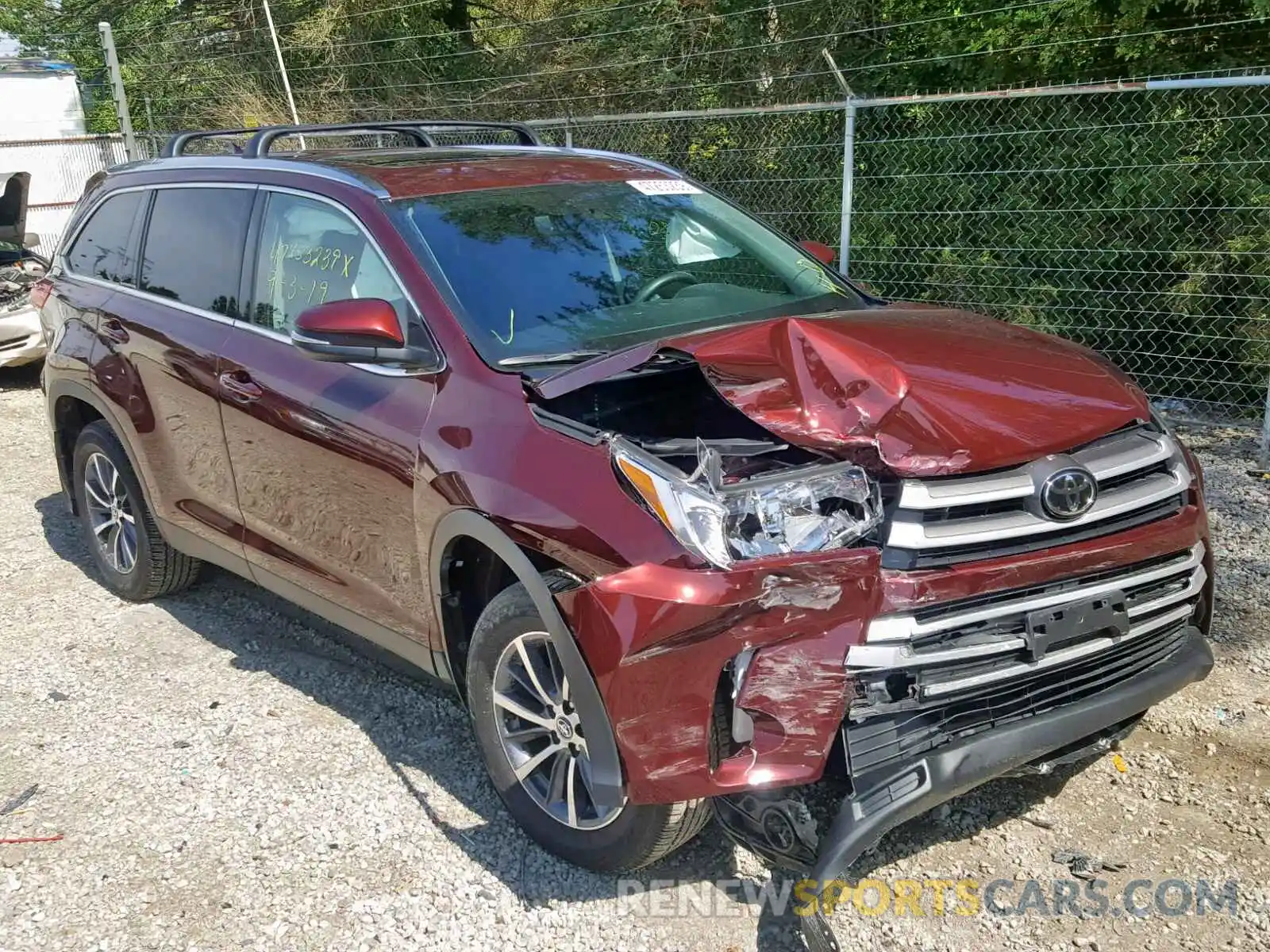 1 Photograph of a damaged car 5TDJZRFH8KS957164 TOYOTA HIGHLANDER 2019