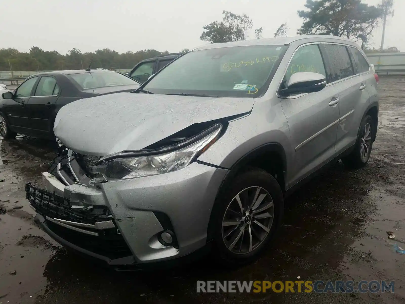 2 Photograph of a damaged car 5TDJZRFH8KS957407 TOYOTA HIGHLANDER 2019