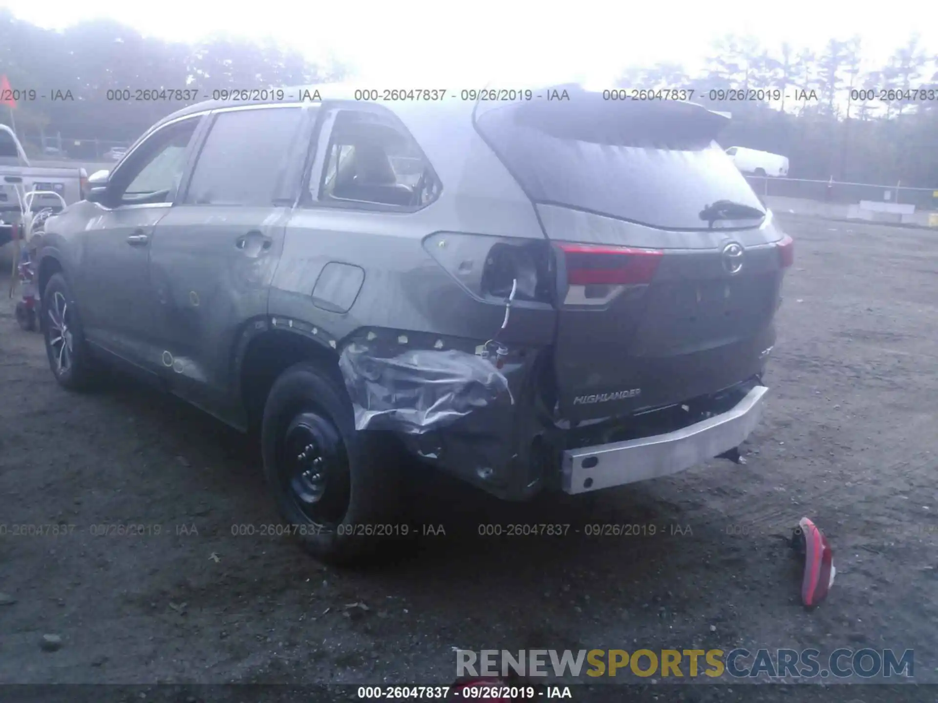 3 Photograph of a damaged car 5TDJZRFH8KS958105 TOYOTA HIGHLANDER 2019