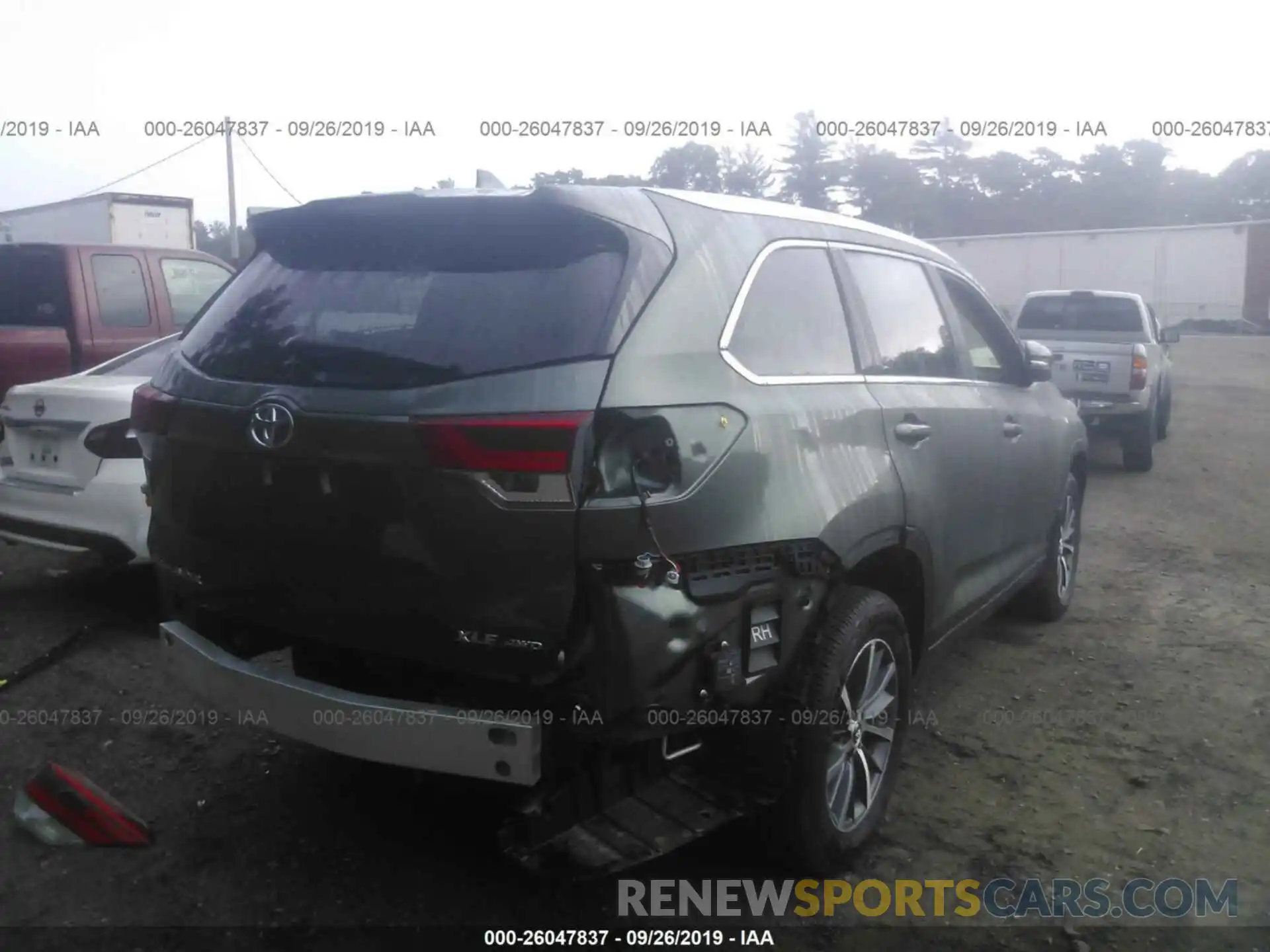 4 Photograph of a damaged car 5TDJZRFH8KS958105 TOYOTA HIGHLANDER 2019