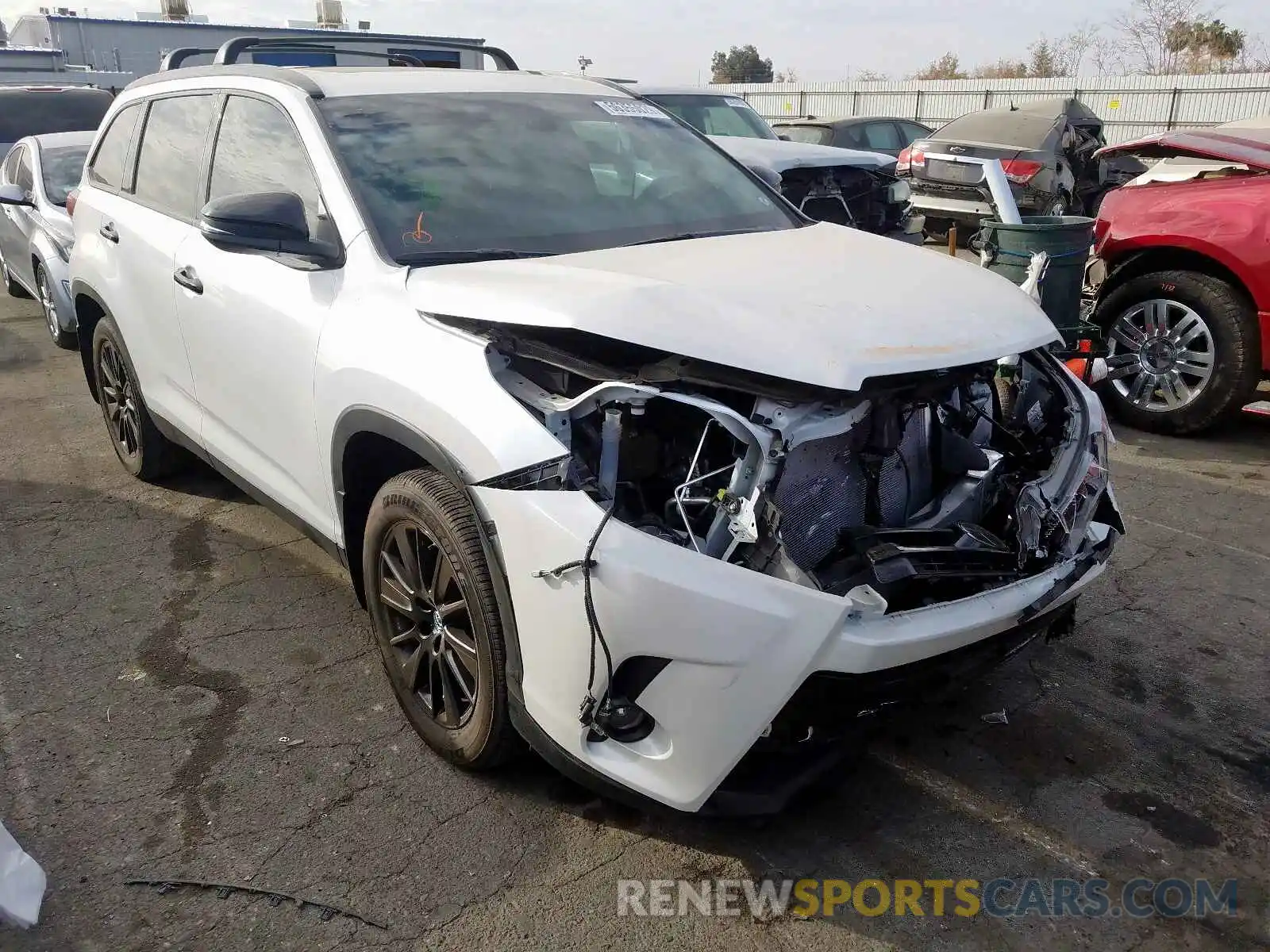 1 Photograph of a damaged car 5TDJZRFH8KS963952 TOYOTA HIGHLANDER 2019