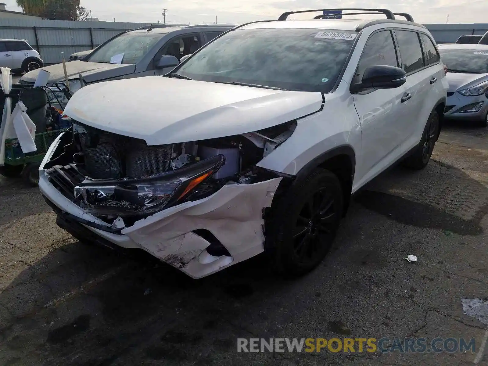 2 Photograph of a damaged car 5TDJZRFH8KS963952 TOYOTA HIGHLANDER 2019