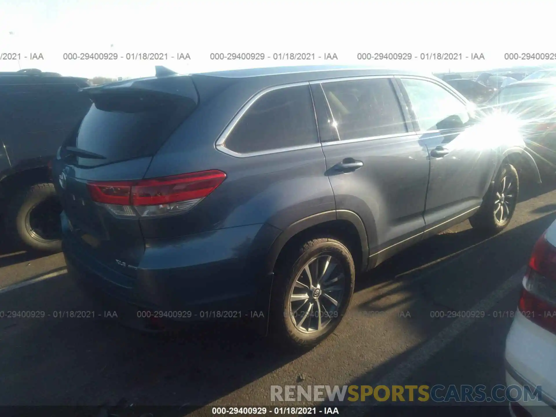 4 Photograph of a damaged car 5TDJZRFH8KS965216 TOYOTA HIGHLANDER 2019