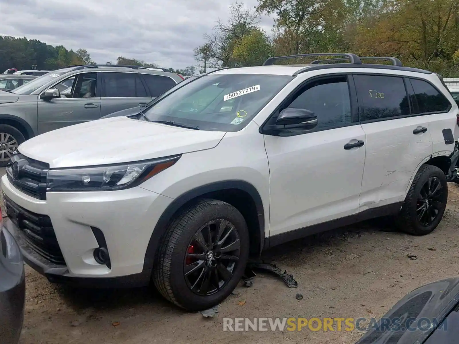 2 Photograph of a damaged car 5TDJZRFH8KS973025 TOYOTA HIGHLANDER 2019